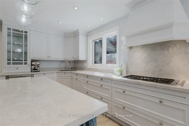 Additional property image - 954 Wintergreen Pl