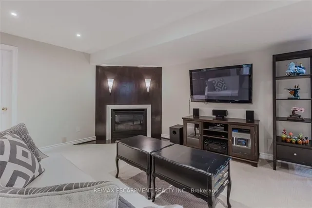 Additional property image - 954 Wintergreen Pl