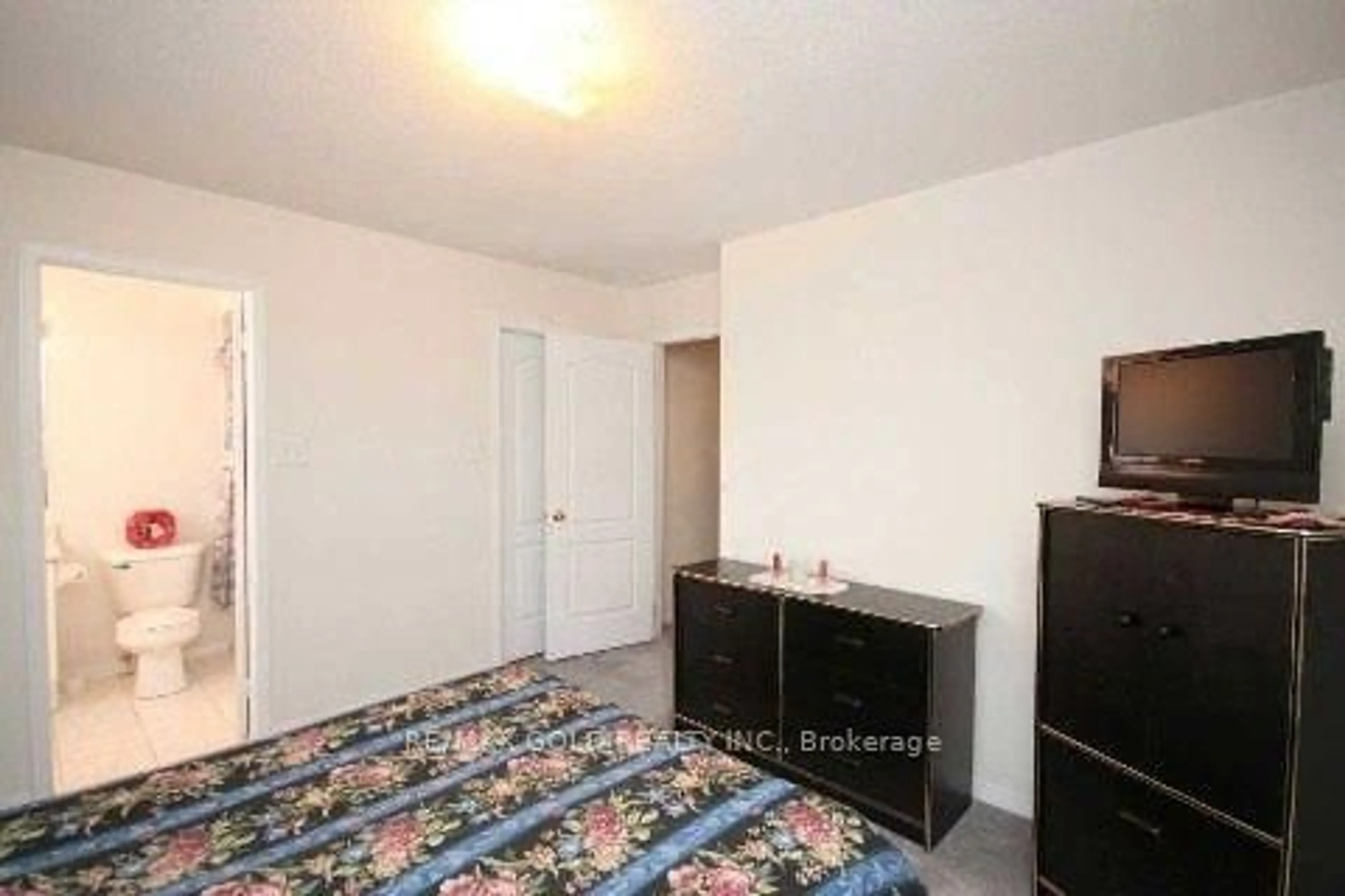 A pic of a room for 73 Roundstone Dr, Brampton Ontario L6X 0K4