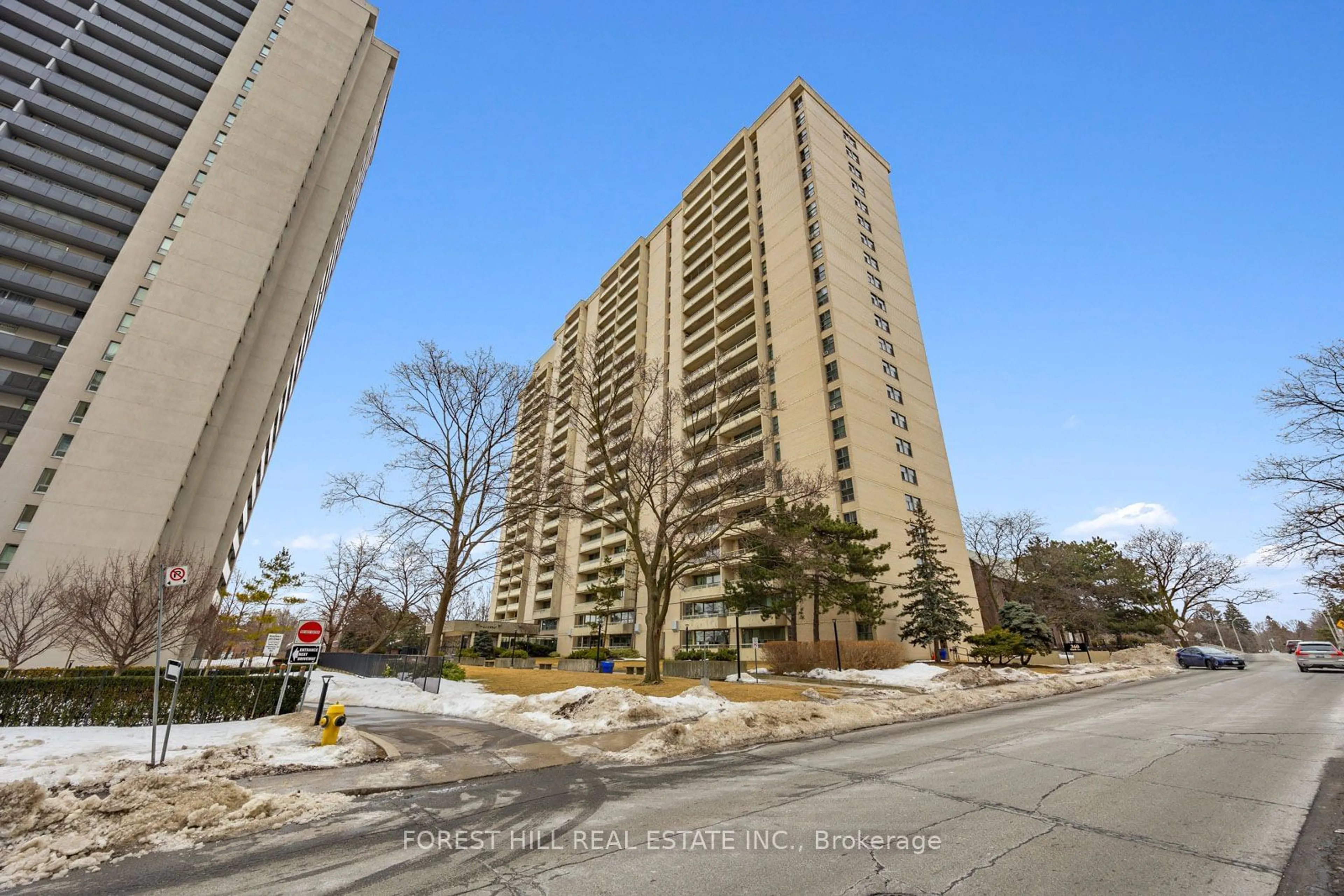 A pic from outside/outdoor area/front of a property/back of a property/a pic from drone, unknown for 360 Ridelle Ave #915, Toronto Ontario M6B 1K1