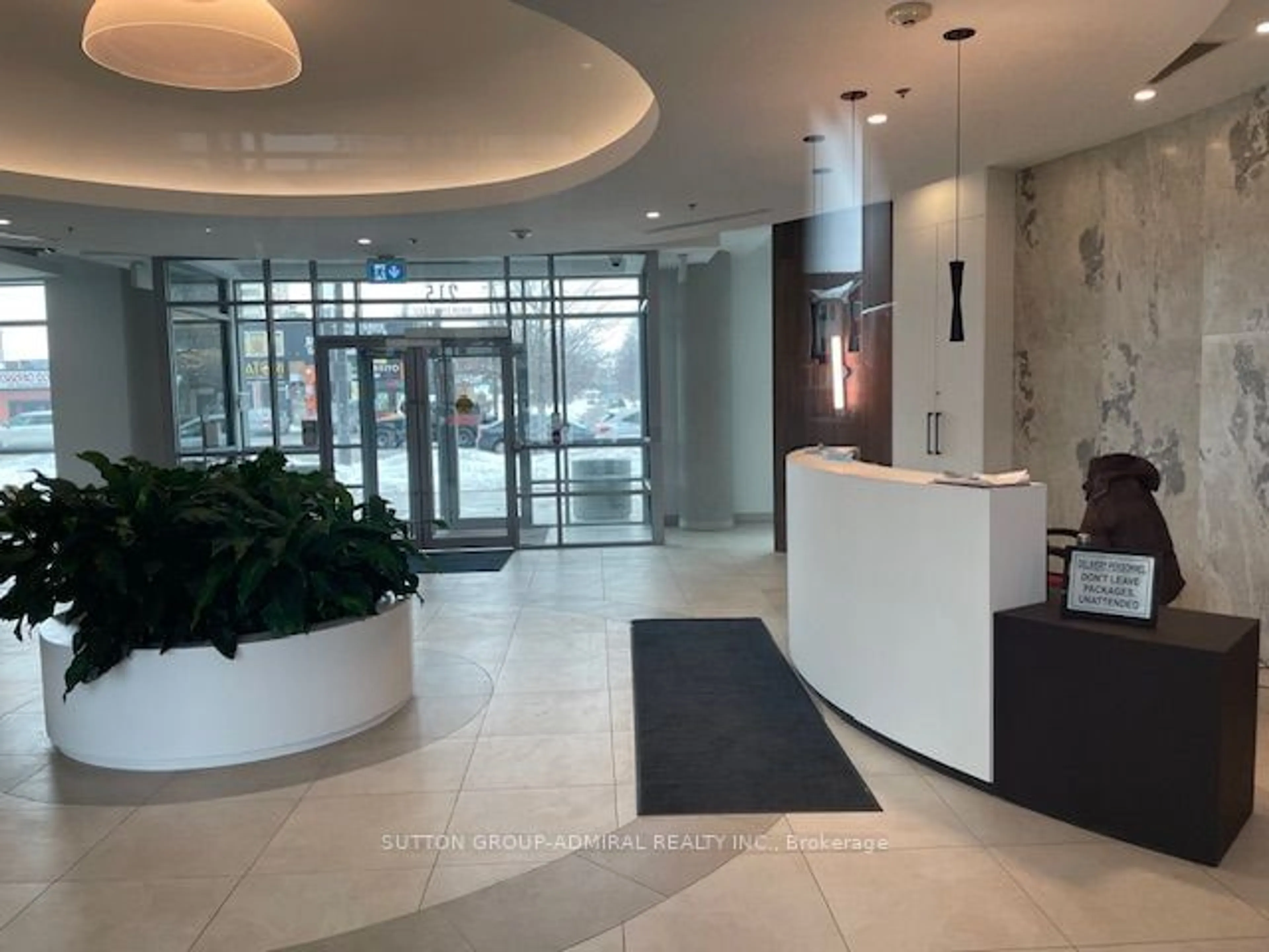 Indoor foyer for 215 Queen St #1210, Brampton Ontario L6W 0A9