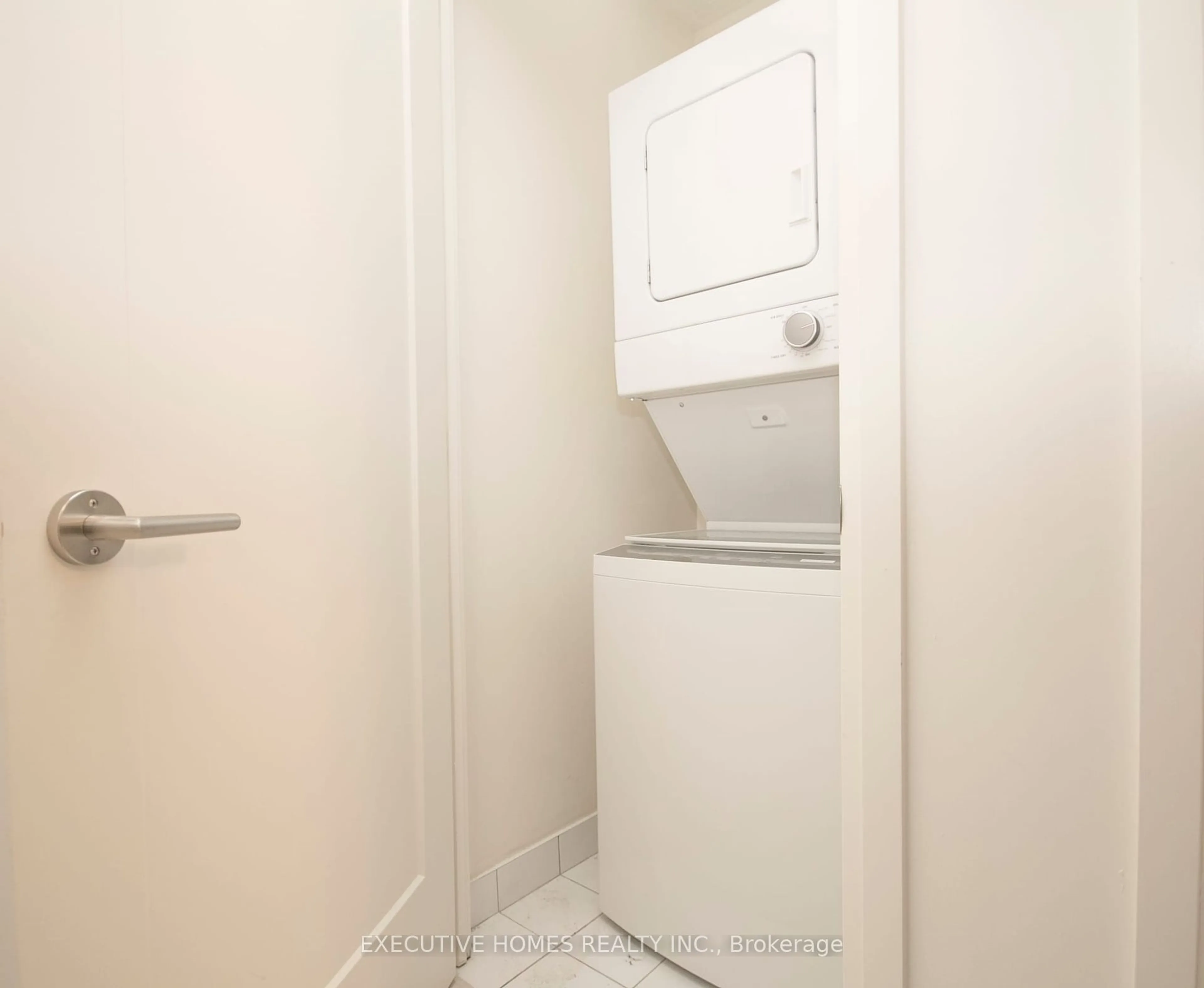 A pic of a room for 509 Dundas St #411, Oakville Ontario L6M 4M2