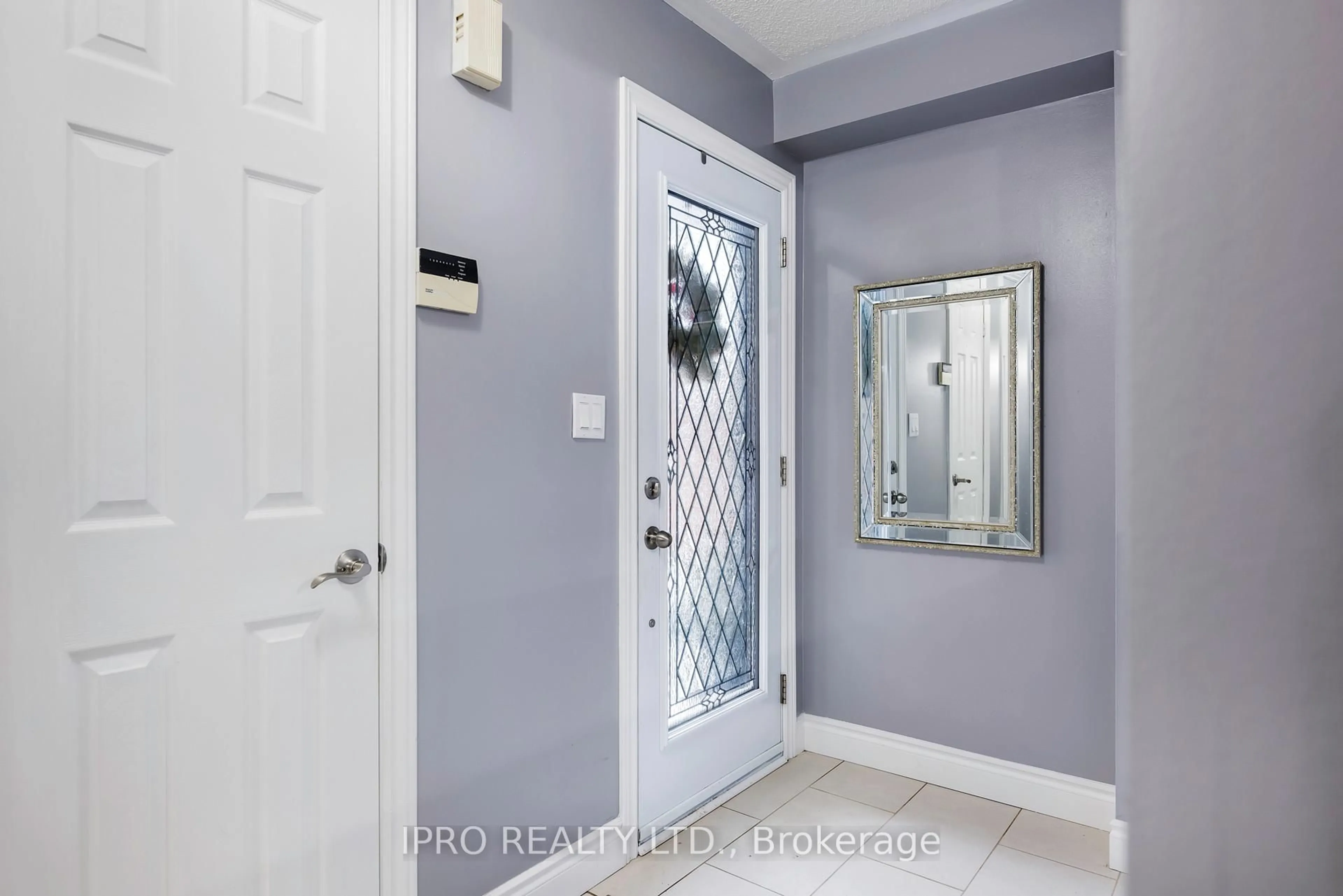 Indoor entryway for 469 Jay Cres, Orangeville Ontario L9W 4Y8