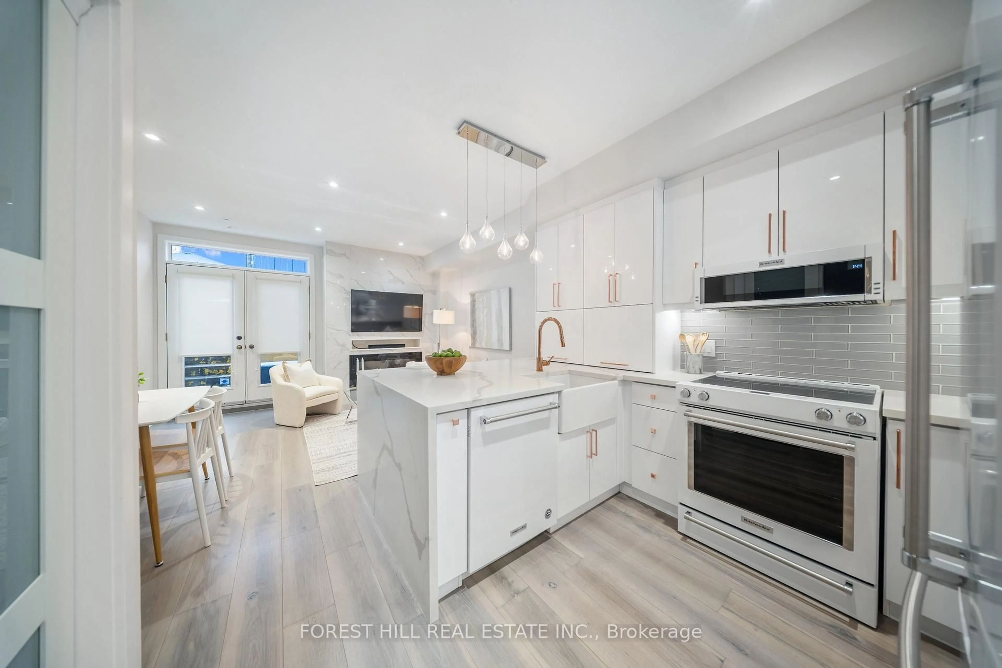 Open concept kitchen, ceramic/tile floor for 58 Connolly St, Toronto Ontario M6N 5G3