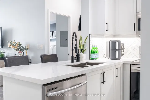 Additional property image - 90 Absolute Ave Unit 1611