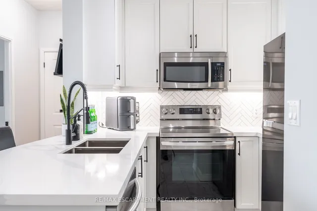 Additional property image - 90 Absolute Ave Unit 1611