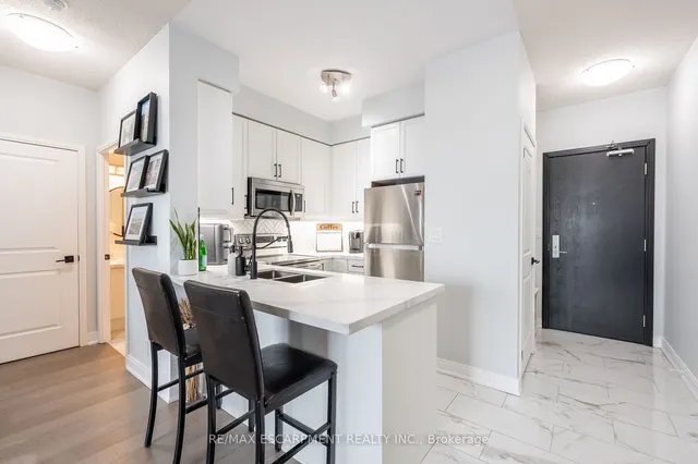Additional property image - 90 Absolute Ave Unit 1611