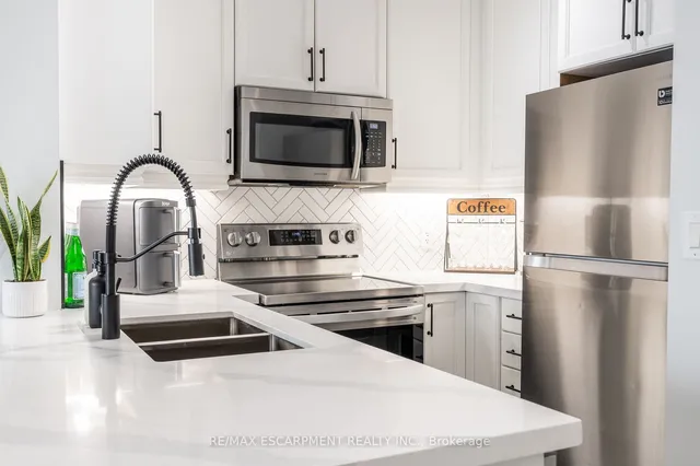 Additional property image - 90 Absolute Ave Unit 1611