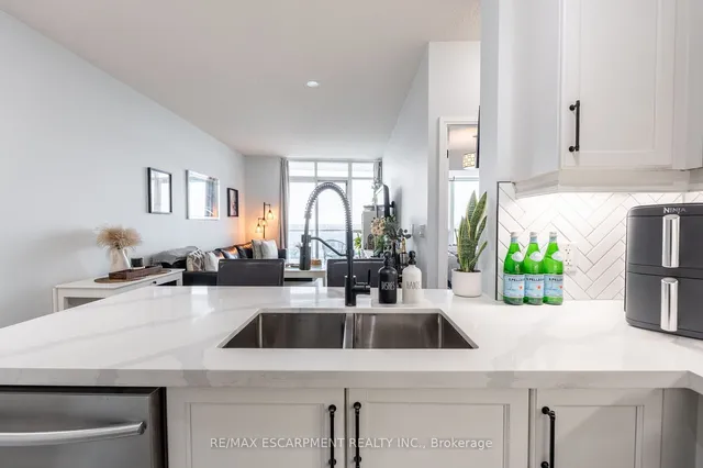 Additional property image - 90 Absolute Ave Unit 1611