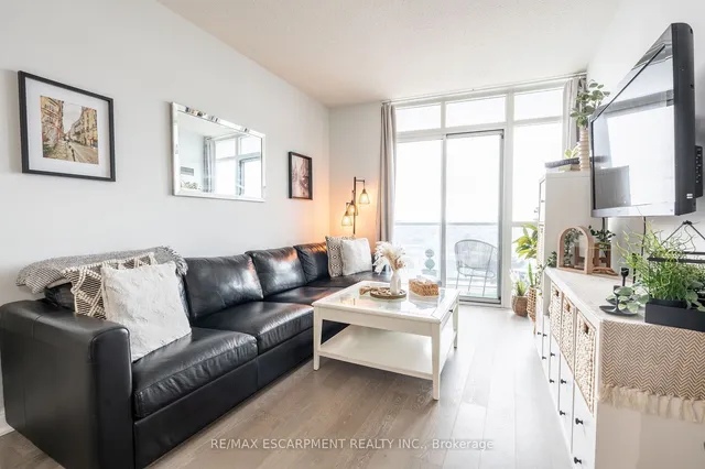 Additional property image - 90 Absolute Ave Unit 1611