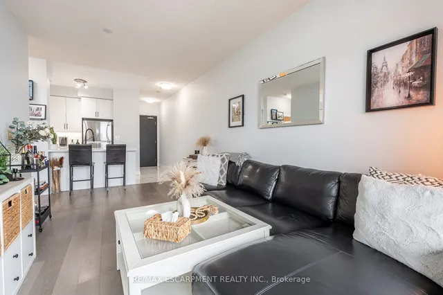 Additional property image - 90 Absolute Ave Unit 1611