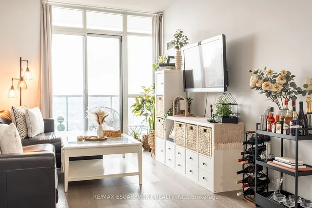 Additional property image - 90 Absolute Ave Unit 1611