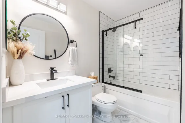 Additional property image - 90 Absolute Ave Unit 1611