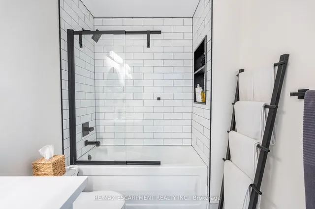 Additional property image - 90 Absolute Ave Unit 1611