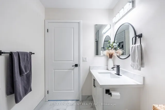Additional property image - 90 Absolute Ave Unit 1611