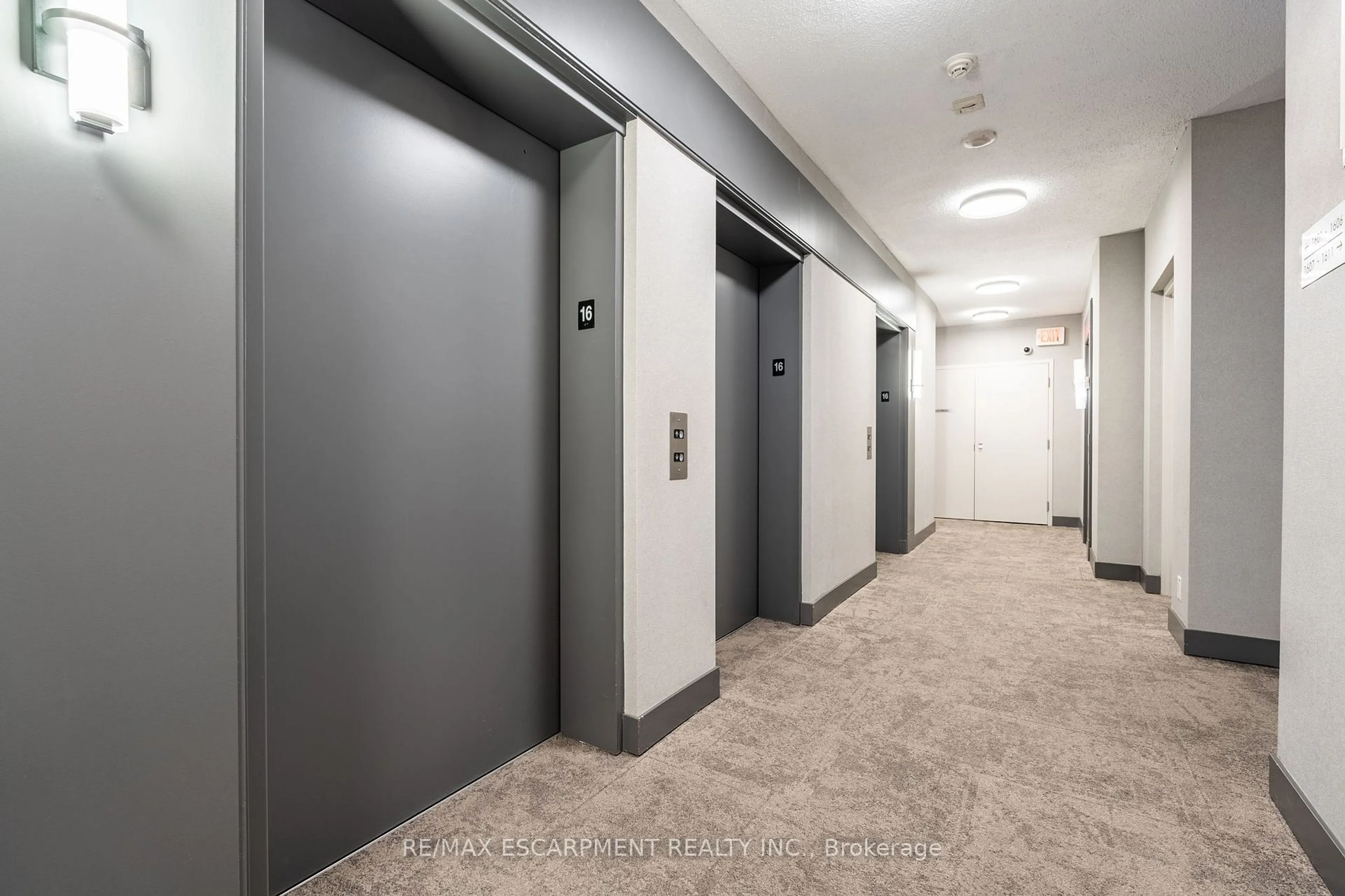 Indoor foyer for 90 Absolute Ave #1611, Mississauga Ontario L4Z 0A3