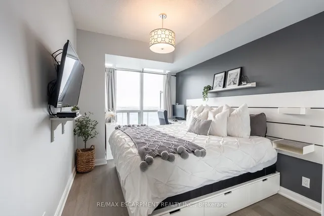 Additional property image - 90 Absolute Ave Unit 1611