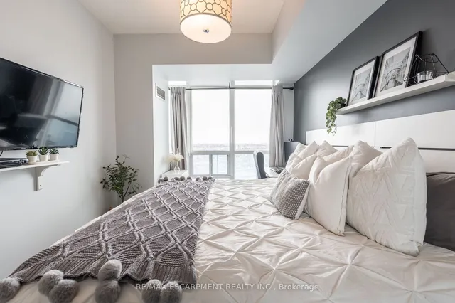 Additional property image - 90 Absolute Ave Unit 1611
