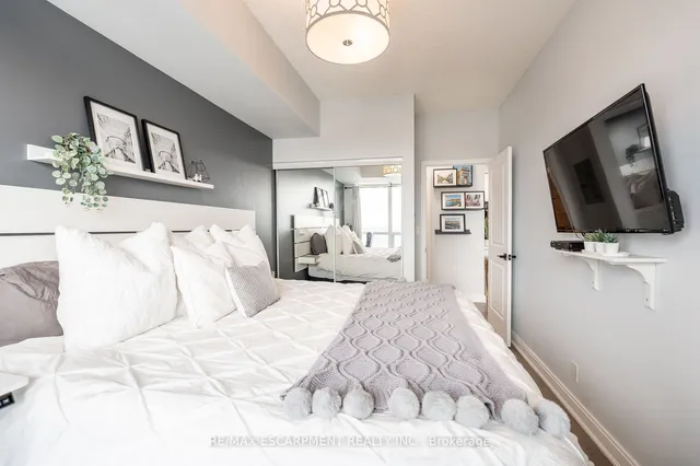 Additional property image - 90 Absolute Ave Unit 1611