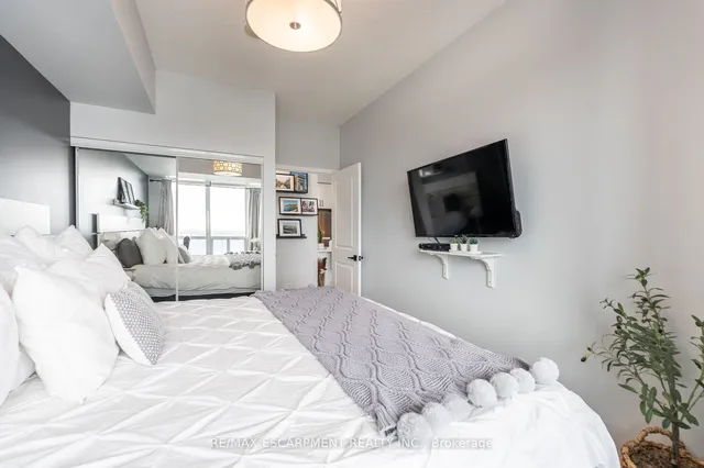 Additional property image - 90 Absolute Ave Unit 1611