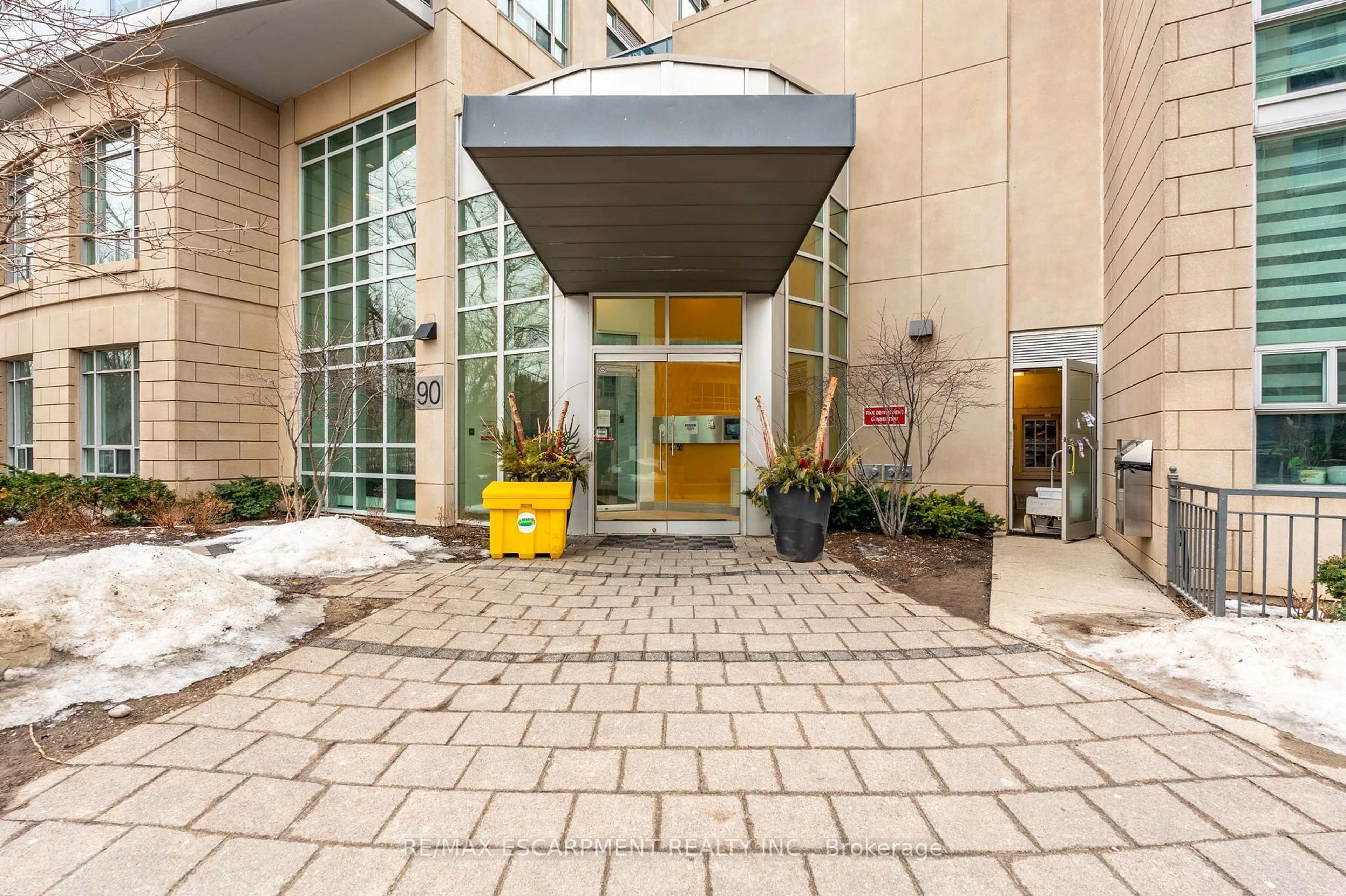 Indoor foyer for 90 Absolute Ave #1611, Mississauga Ontario L4Z 0A3