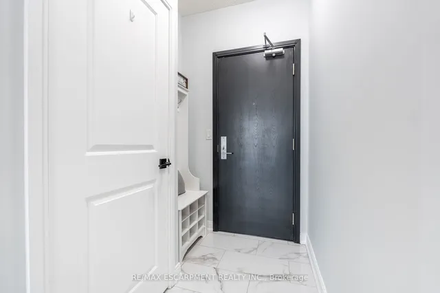 Additional property image - 90 Absolute Ave Unit 1611