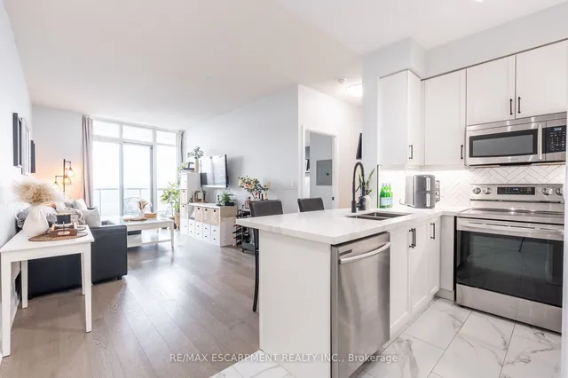 Additional property image - 90 Absolute Ave Unit 1611