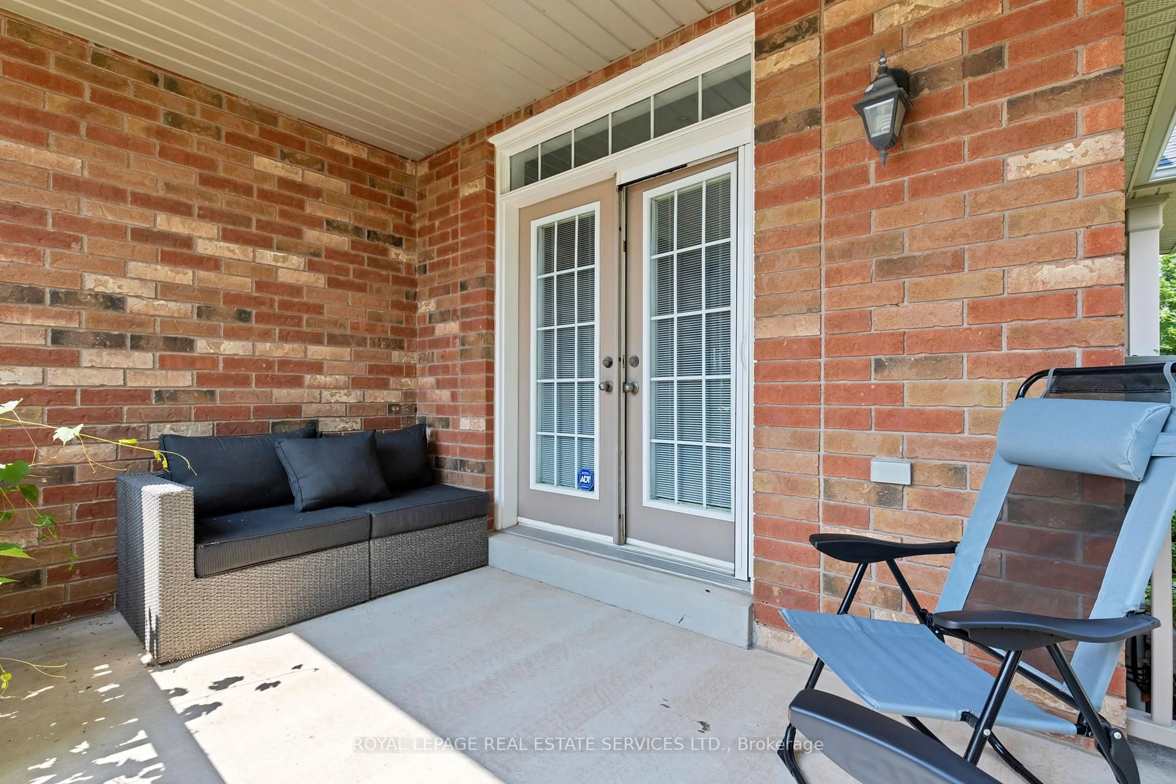 Patio, street for 2223 Whistling Springs Cres, Oakville Ontario L6M 5G5