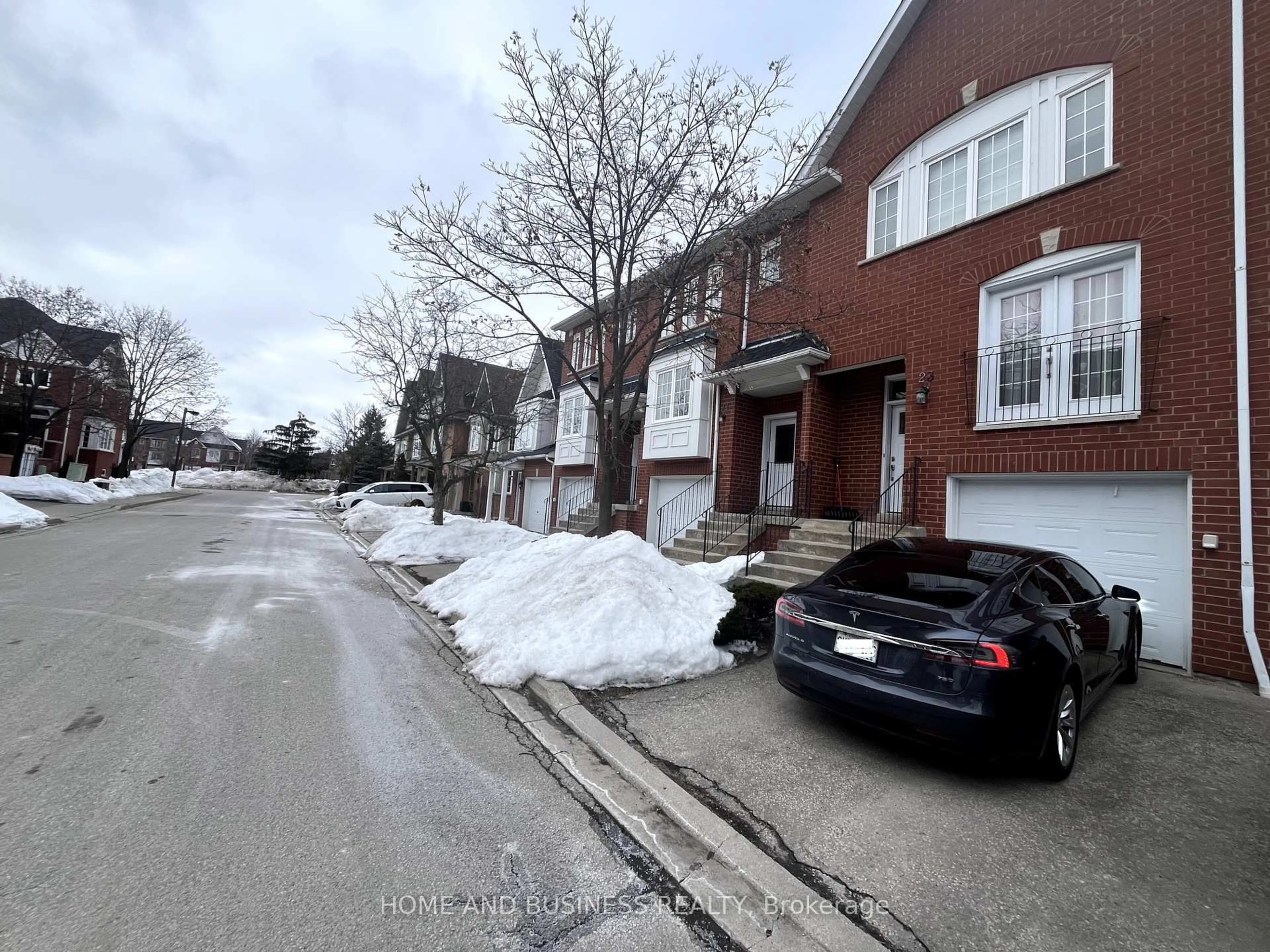 Parking for 1588 South Parade Crt #23, Mississauga Ontario L5M 6E7