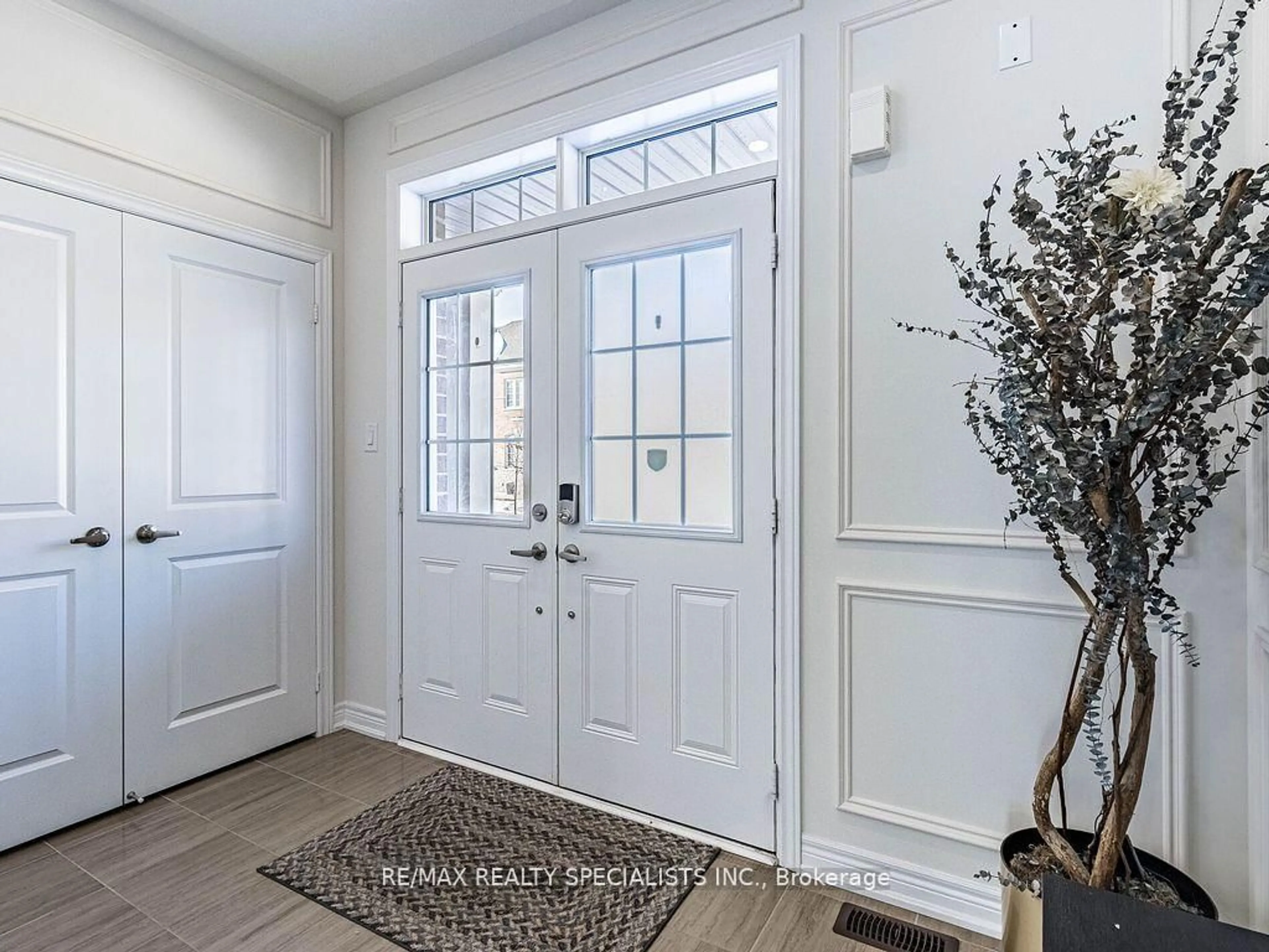 Indoor entryway for 9 Block Rd, Brampton Ontario L7A 5B2