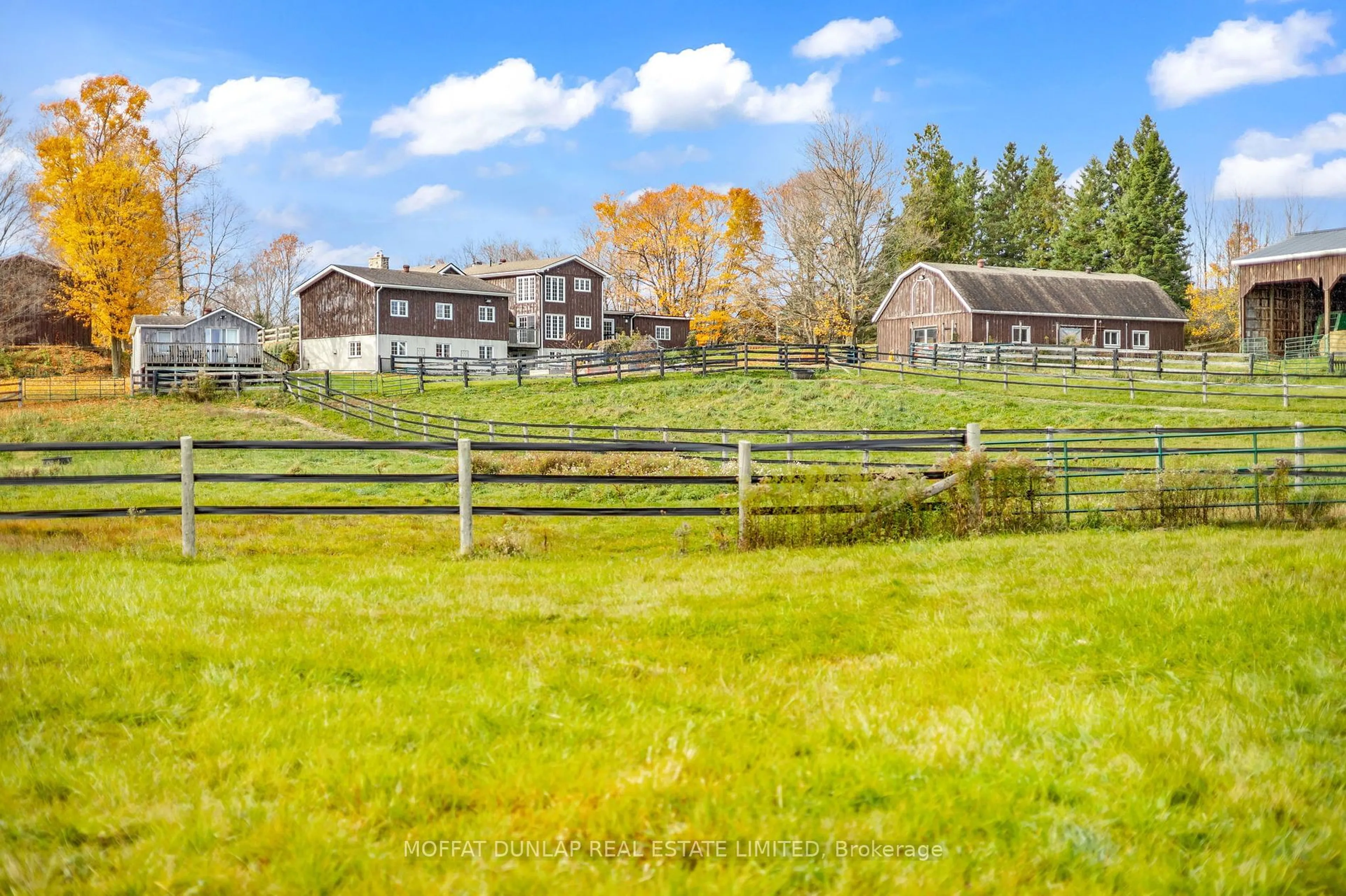 A pic from outside/outdoor area/front of a property/back of a property/a pic from drone, mountain view for 11559 6th Line Nassagaweya, Halton Hills Ontario L7J 2L7