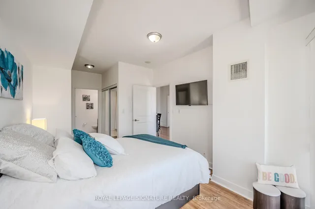 Additional property image - 60 Absolute Ave Unit 1002