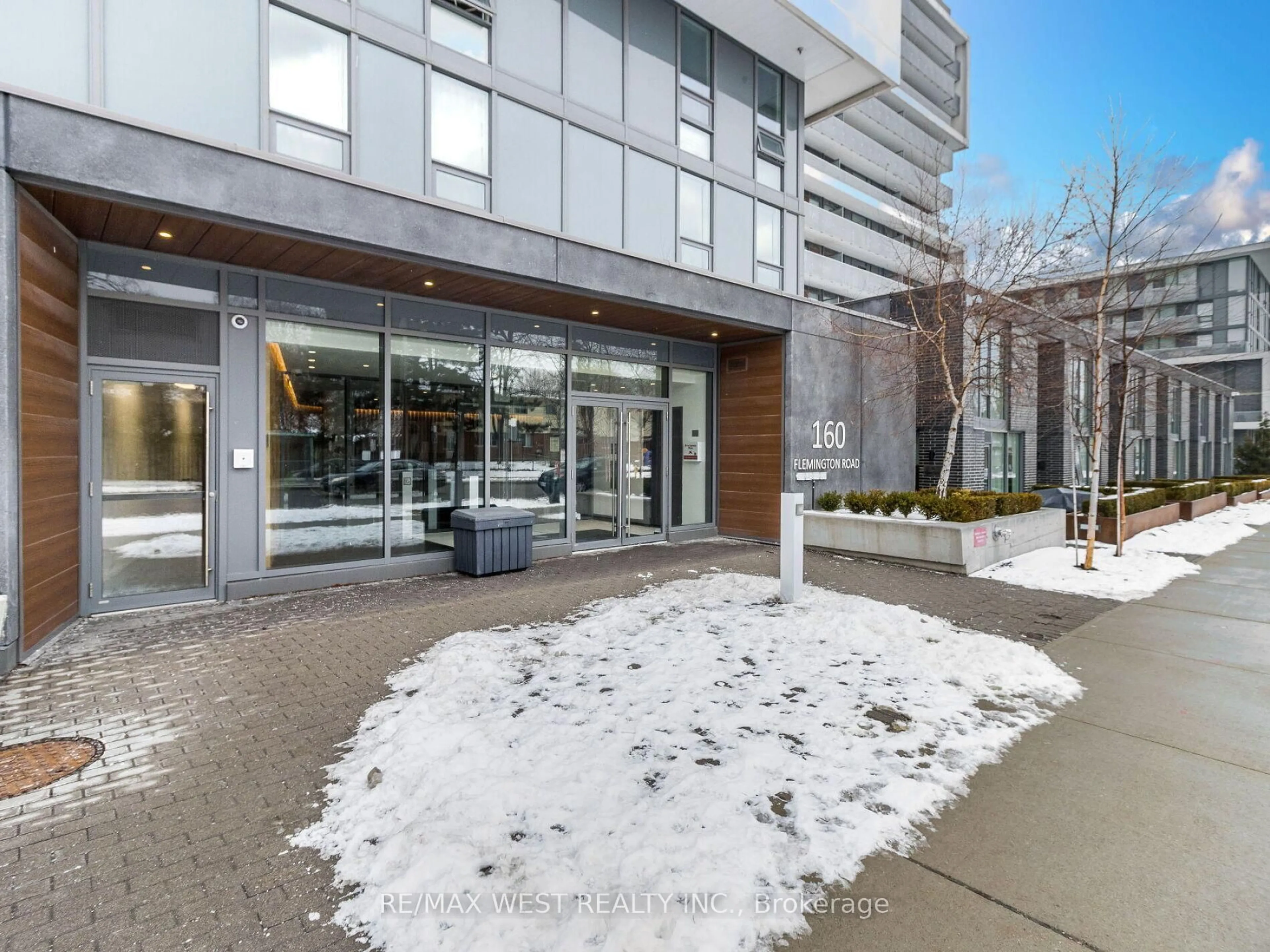 Indoor foyer for 160 Flemington Rd #418, Toronto Ontario M6A 1N6