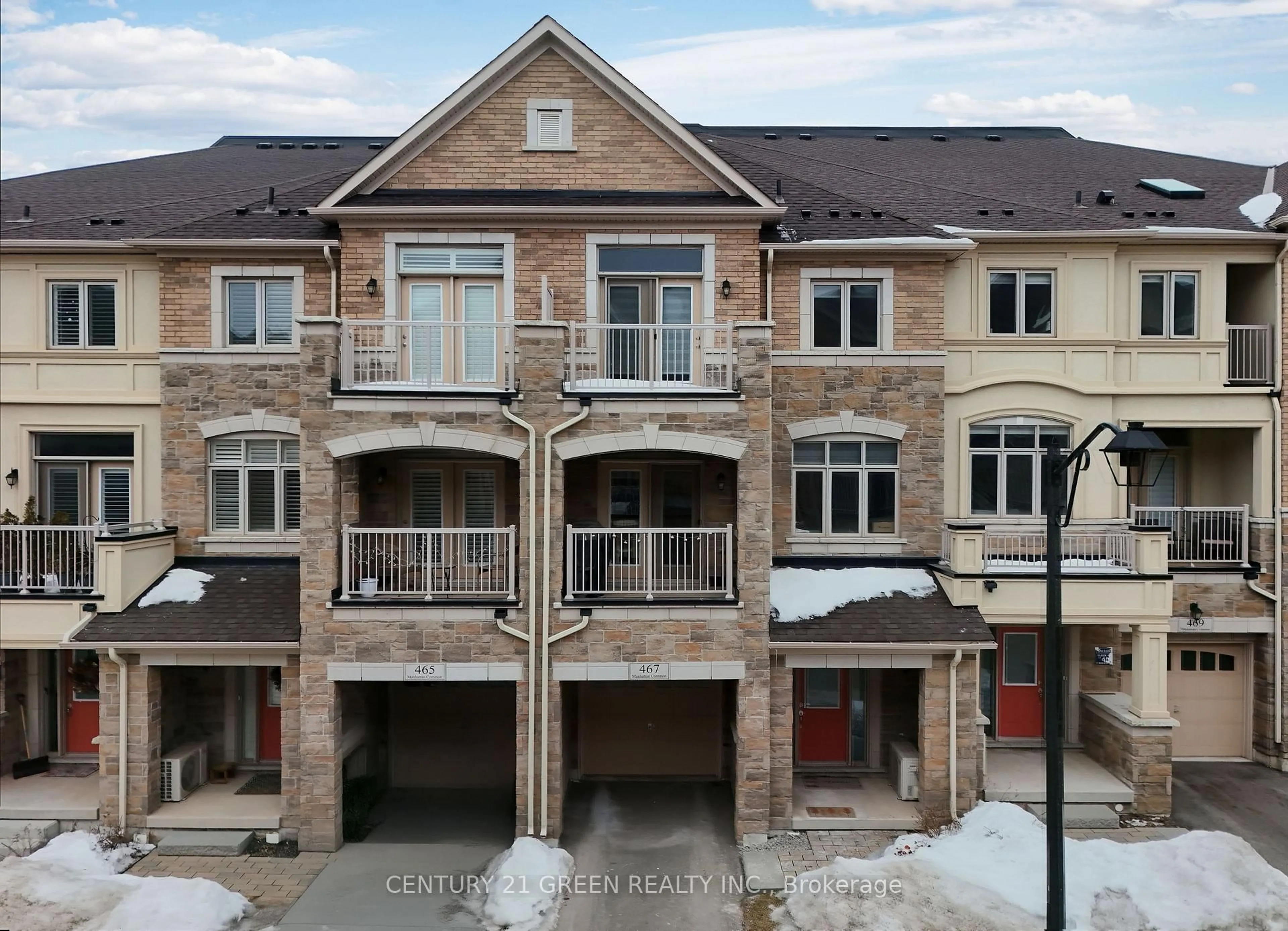 A pic from outside/outdoor area/front of a property/back of a property/a pic from drone, building for 467 Manhattan Common St, Oakville Ontario L6H 7H5