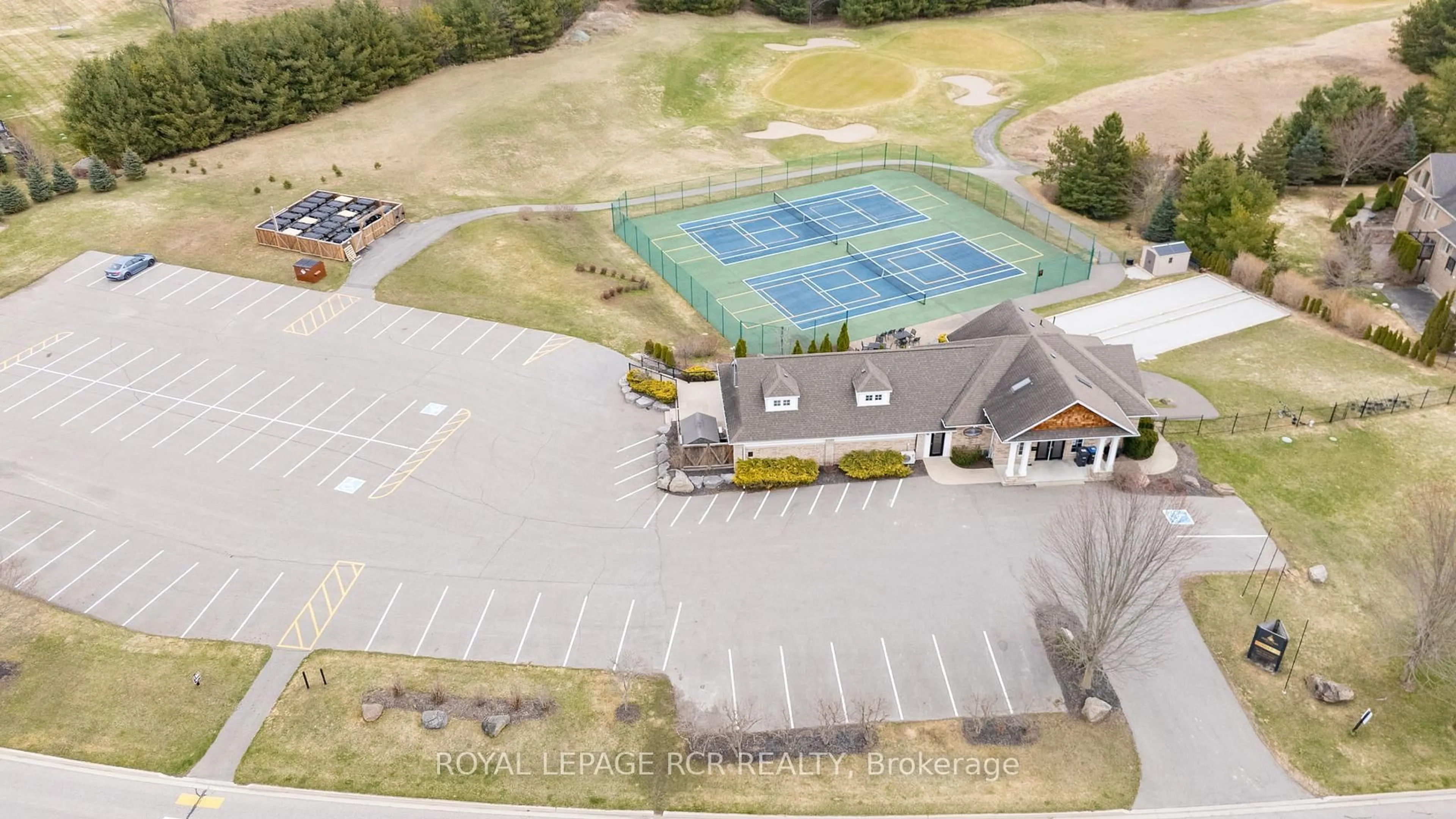 A pic from outside/outdoor area/front of a property/back of a property/a pic from drone, unknown for 16 Zimmerman Dr #1, Caledon Ontario L7E 4C2