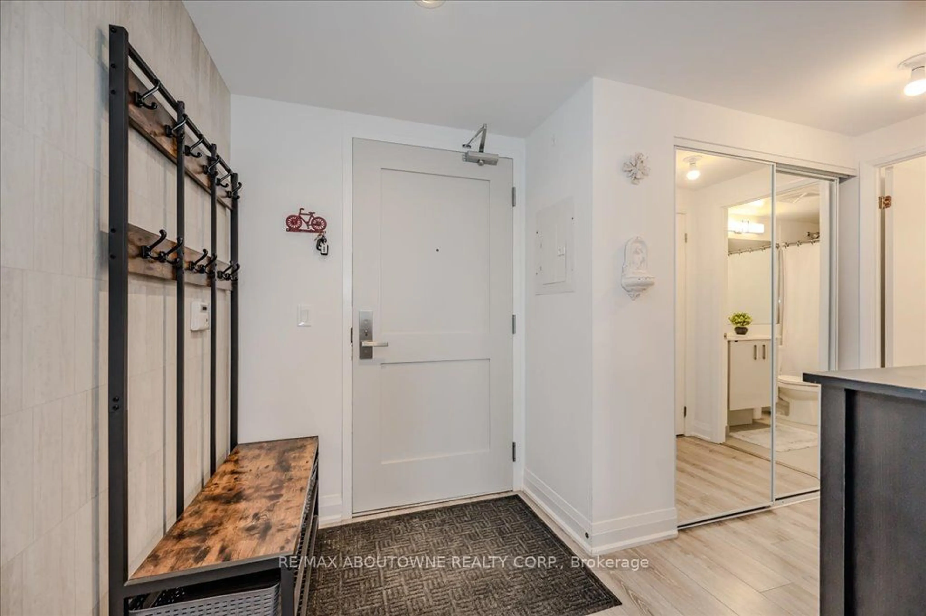 Indoor entryway for 26 Gibbs Rd #926, Toronto Ontario M9B 0E3