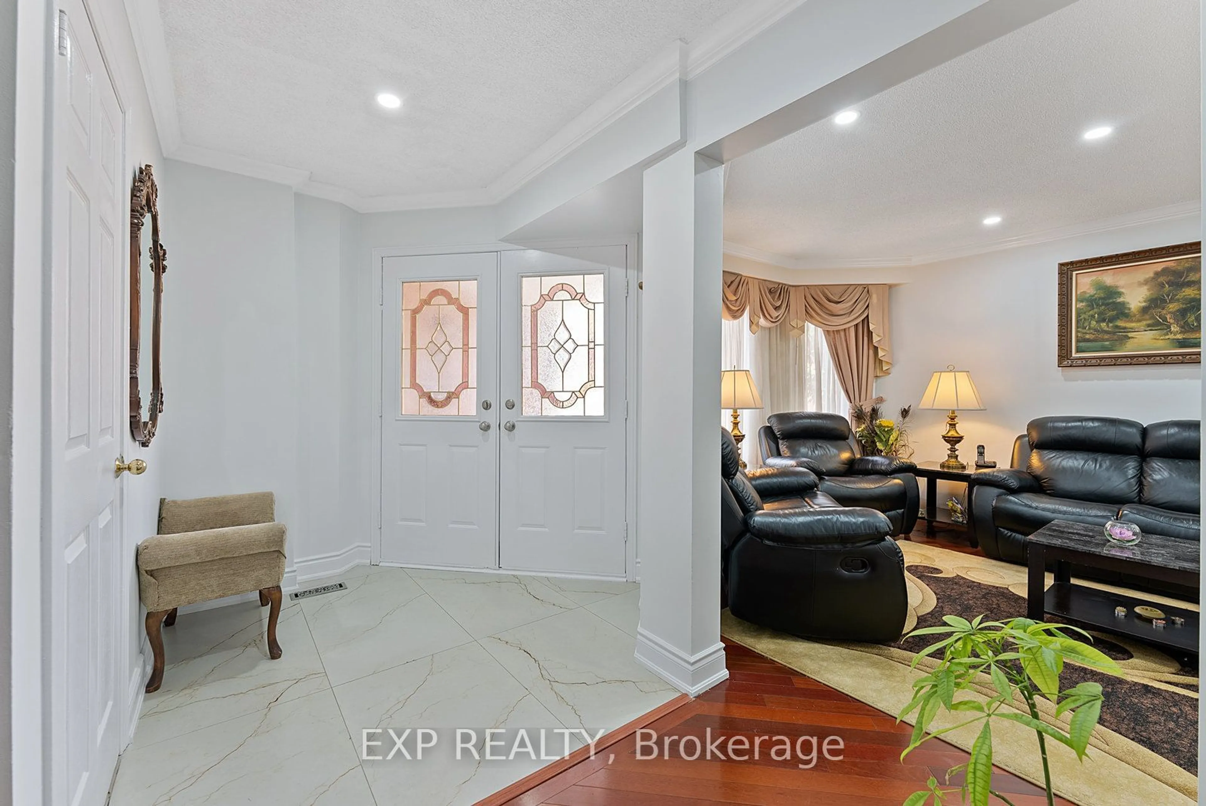 Indoor entryway for 3553 Nutcracker Dr, Mississauga Ontario L5N 6G2