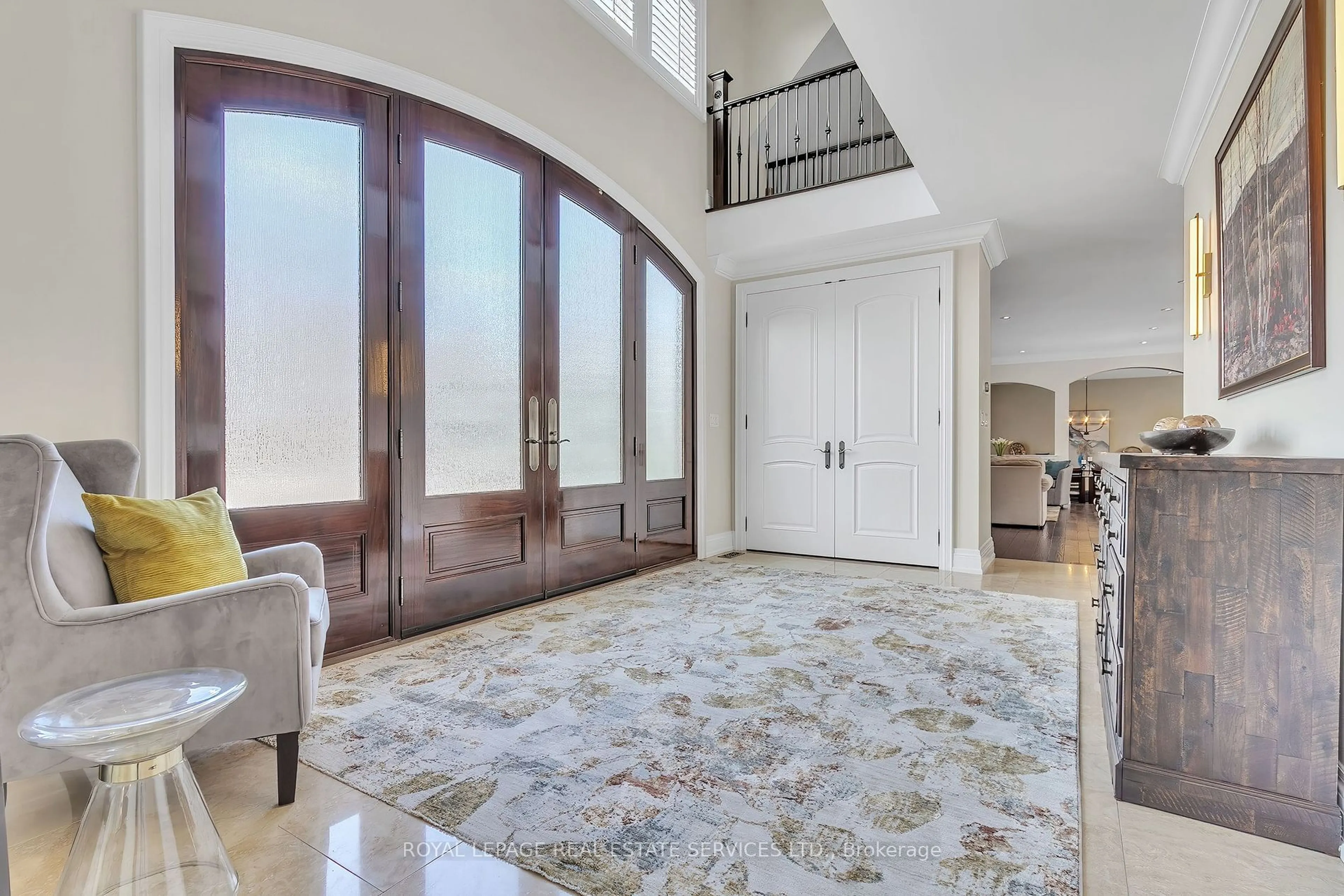 Indoor foyer for 384 Rebecca St, Oakville Ontario L6K 1K6