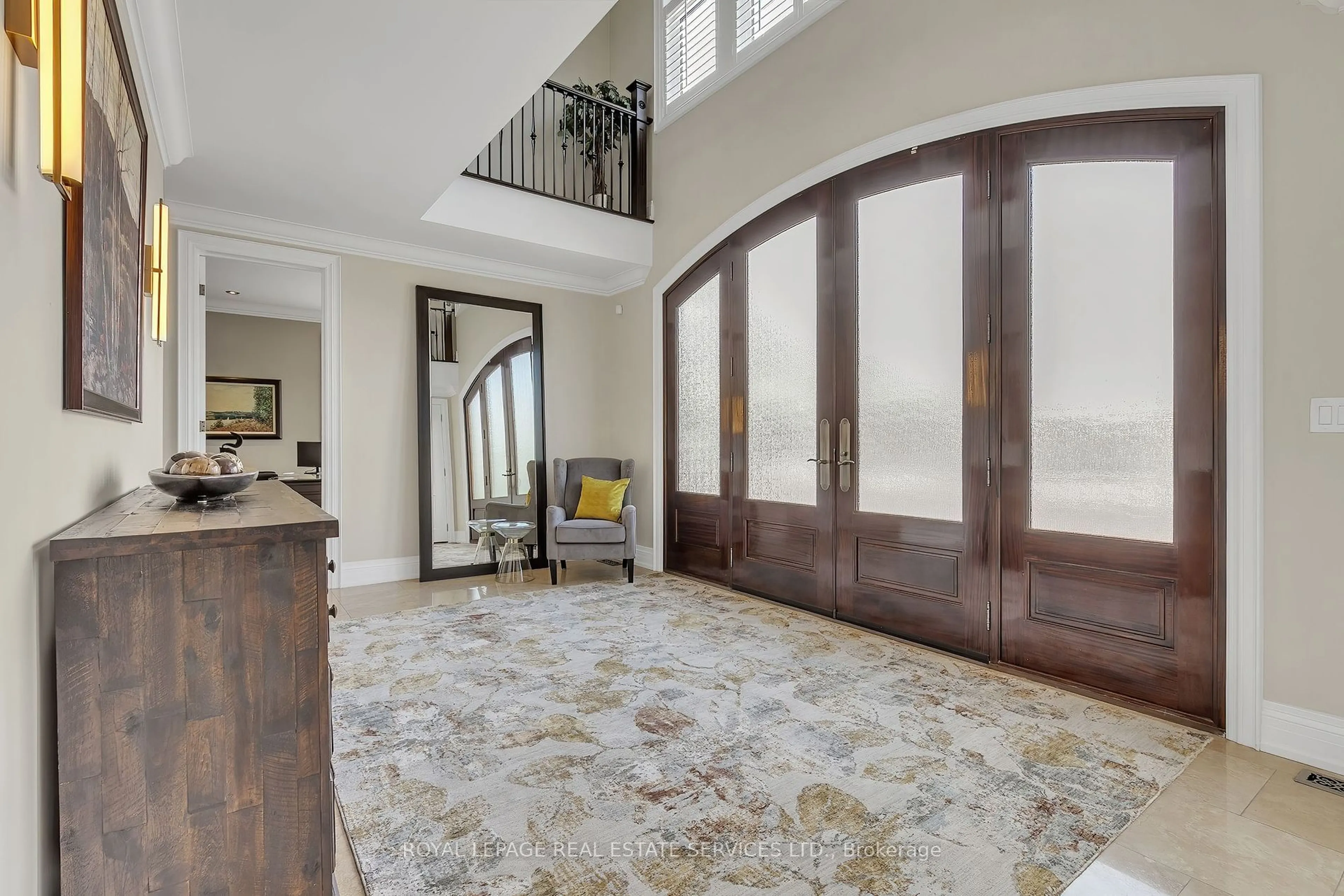 Indoor entryway for 384 Rebecca St, Oakville Ontario L6K 1K6