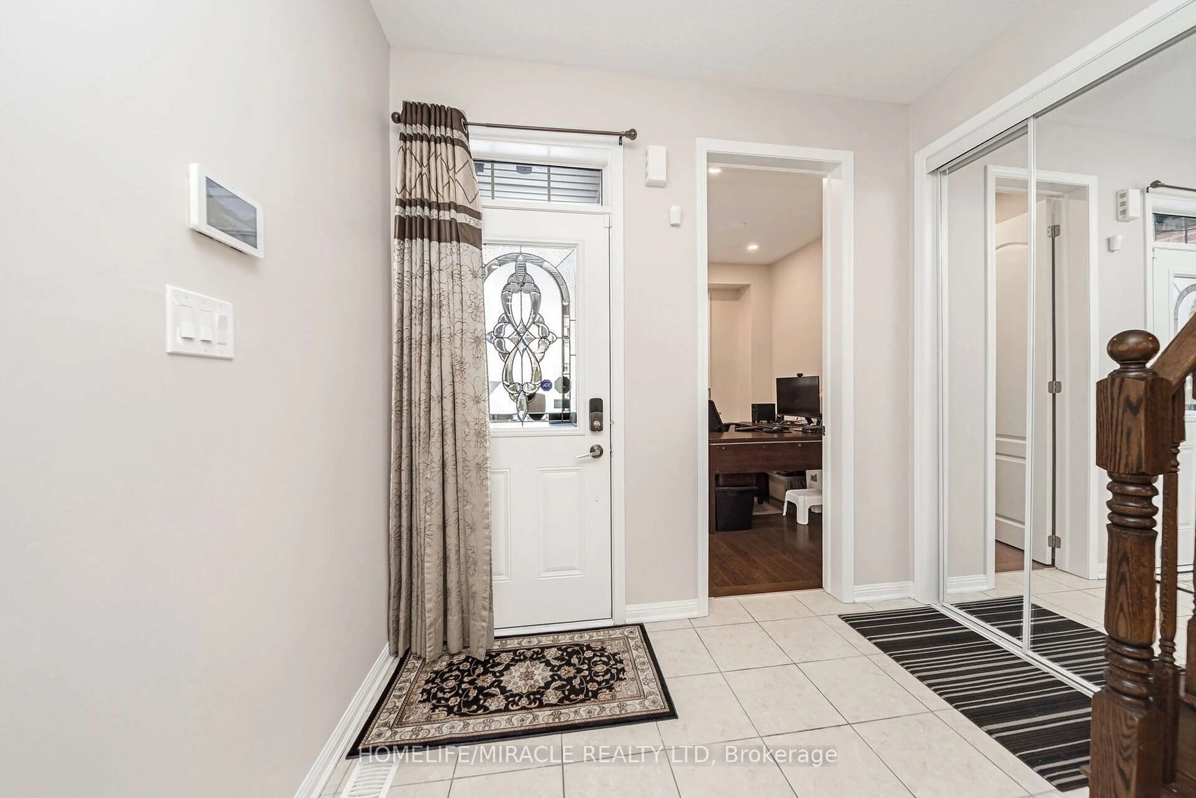 Indoor entryway for 69 Agricola Rd, Brampton Ontario L7A 0V6