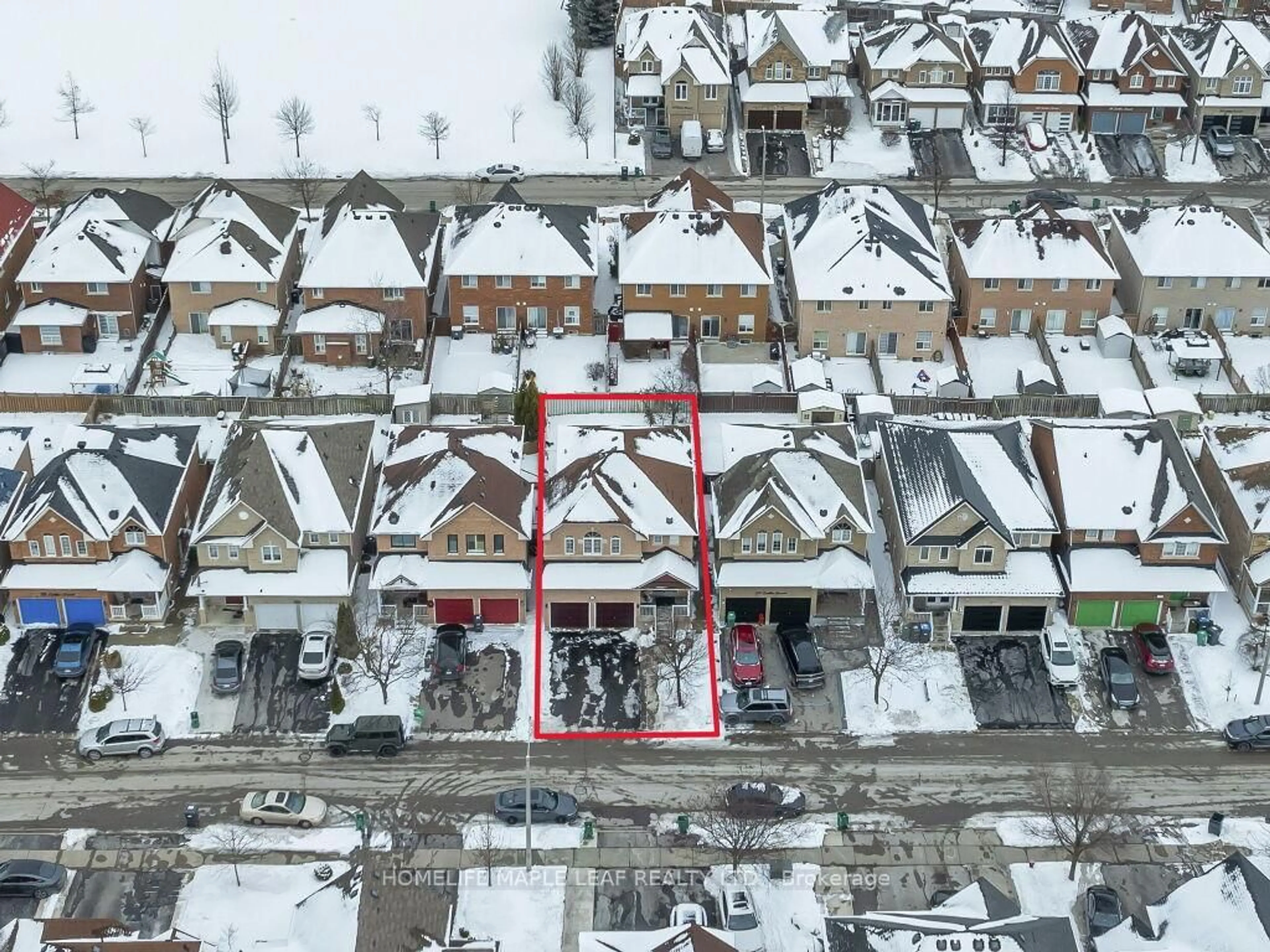 A pic from outside/outdoor area/front of a property/back of a property/a pic from drone, building for 129 Cadillac Cres, Brampton Ontario L7A 3B3