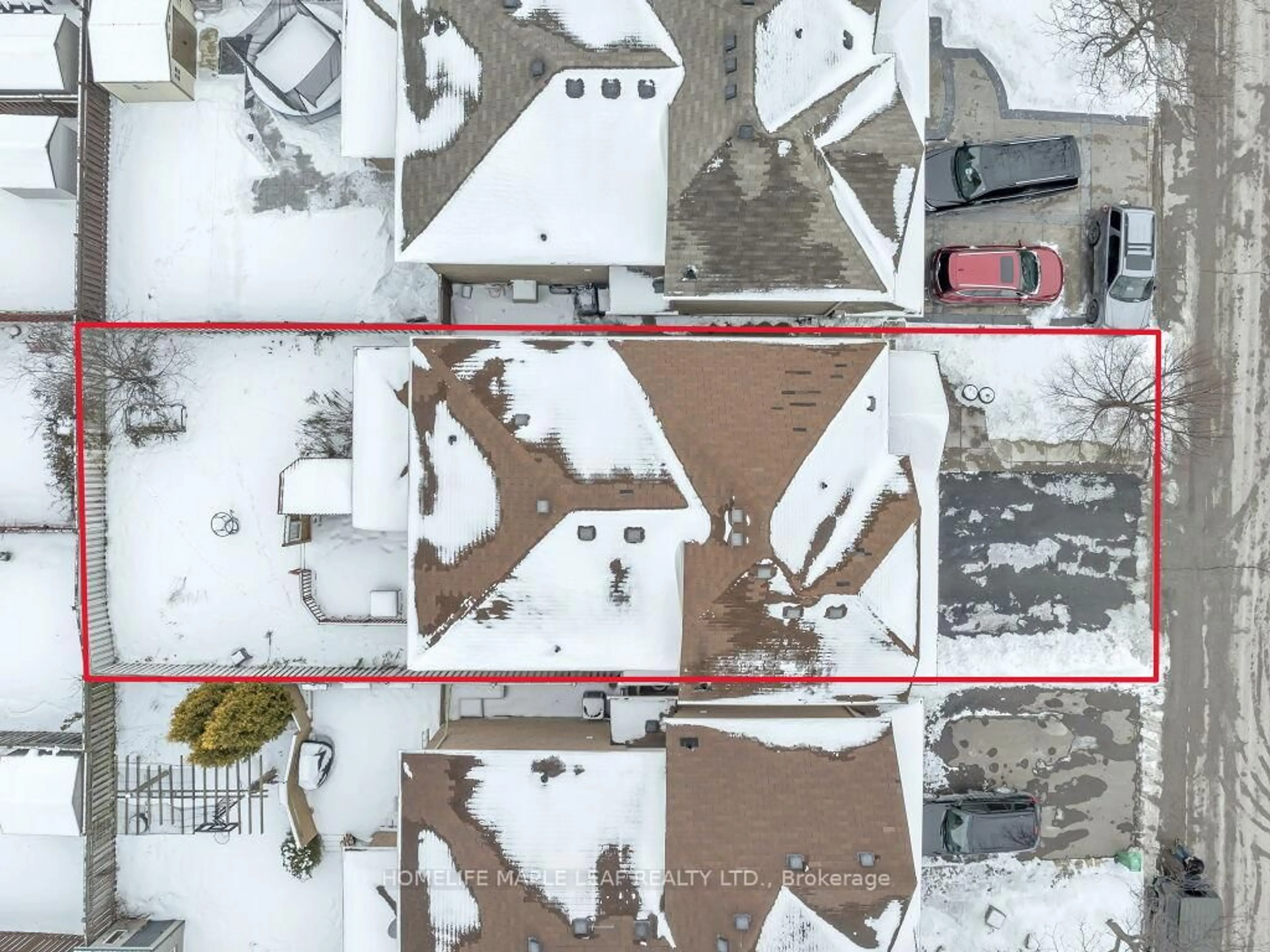 A pic from outside/outdoor area/front of a property/back of a property/a pic from drone, building for 129 Cadillac Cres, Brampton Ontario L7A 3B3