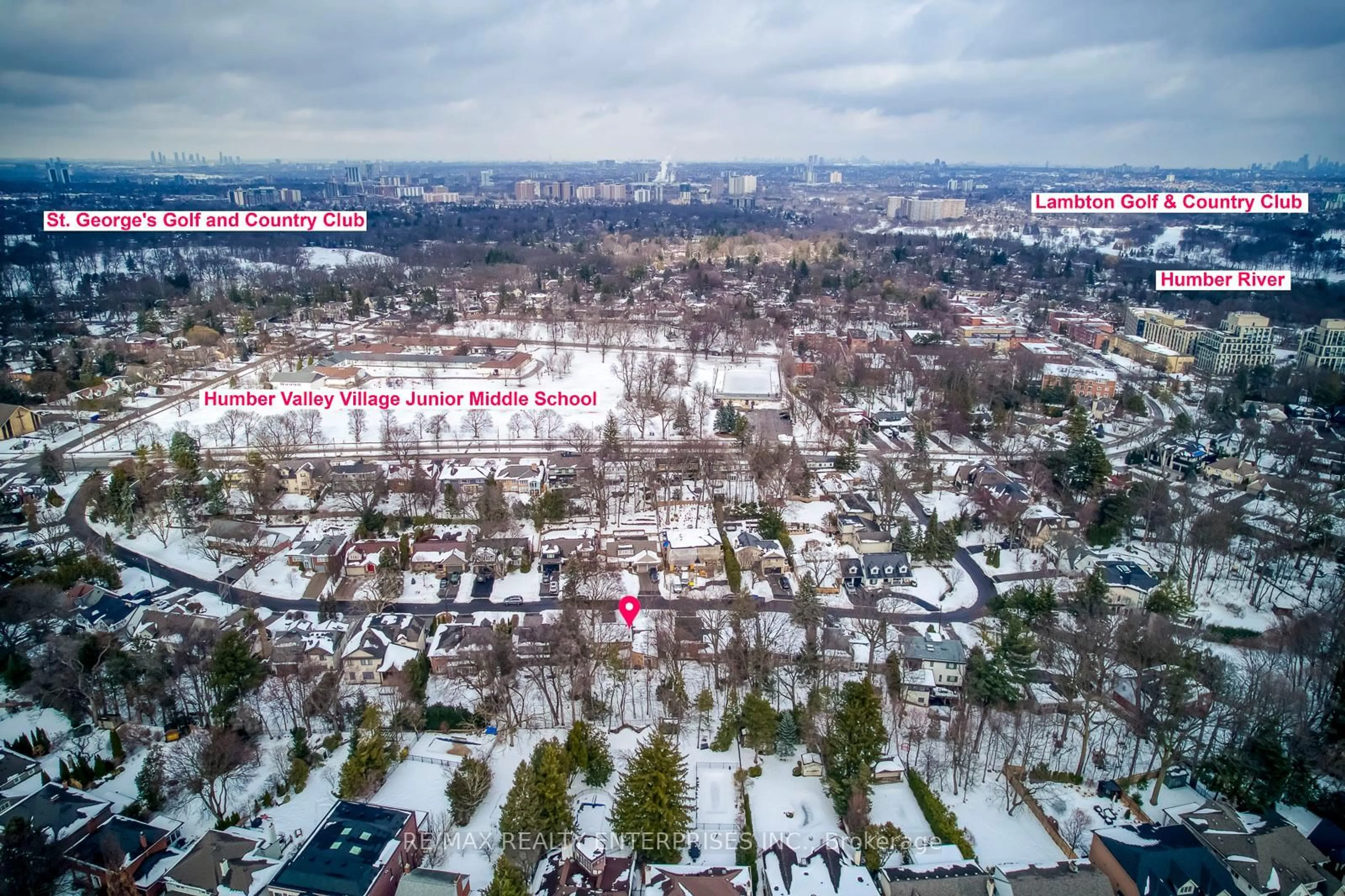 A pic from outside/outdoor area/front of a property/back of a property/a pic from drone, street for 29 Pinehurst Cres, Toronto Ontario M9A 3A4