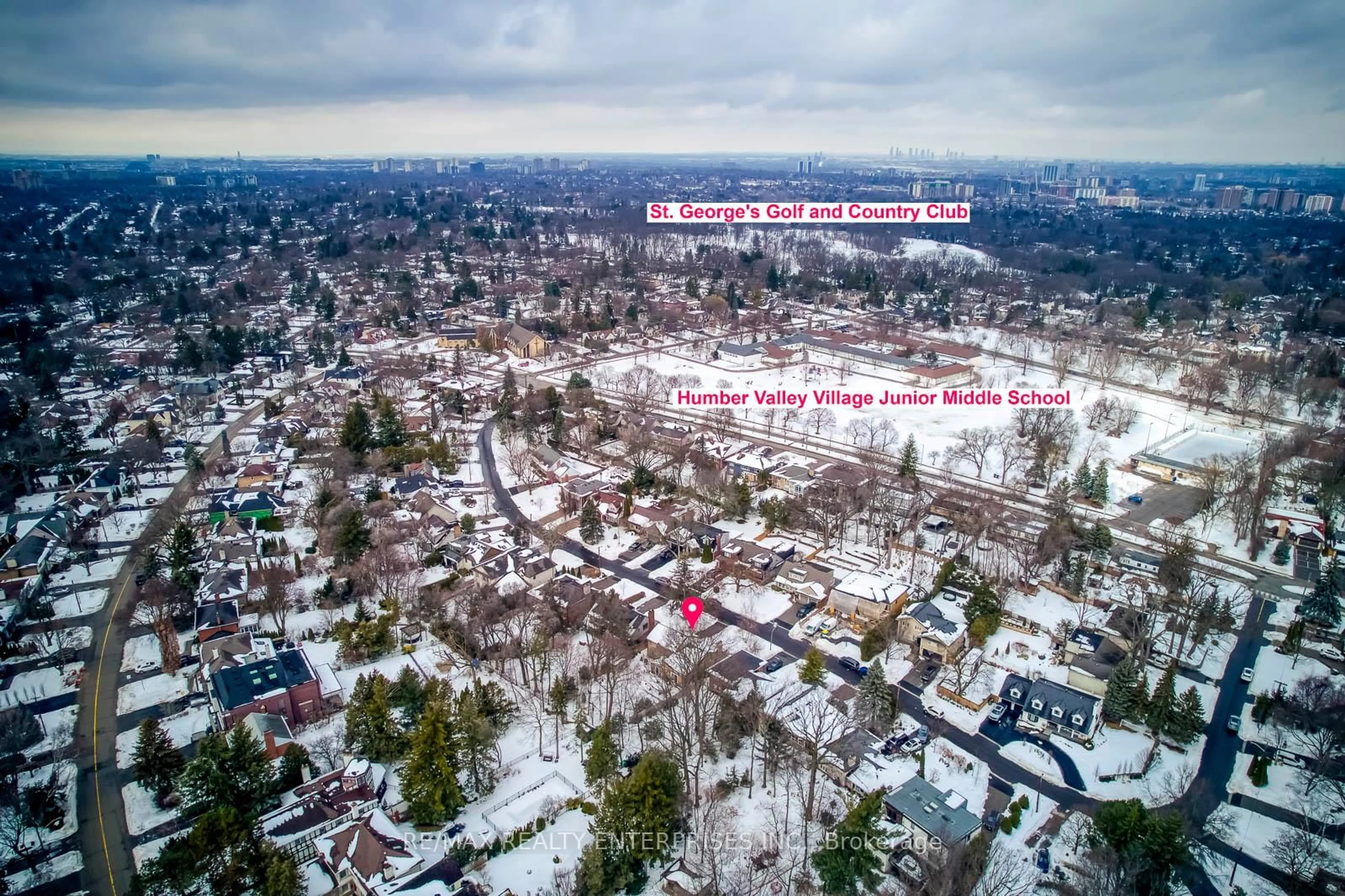 A pic from outside/outdoor area/front of a property/back of a property/a pic from drone, unknown for 29 Pinehurst Cres, Toronto Ontario M9A 3A4