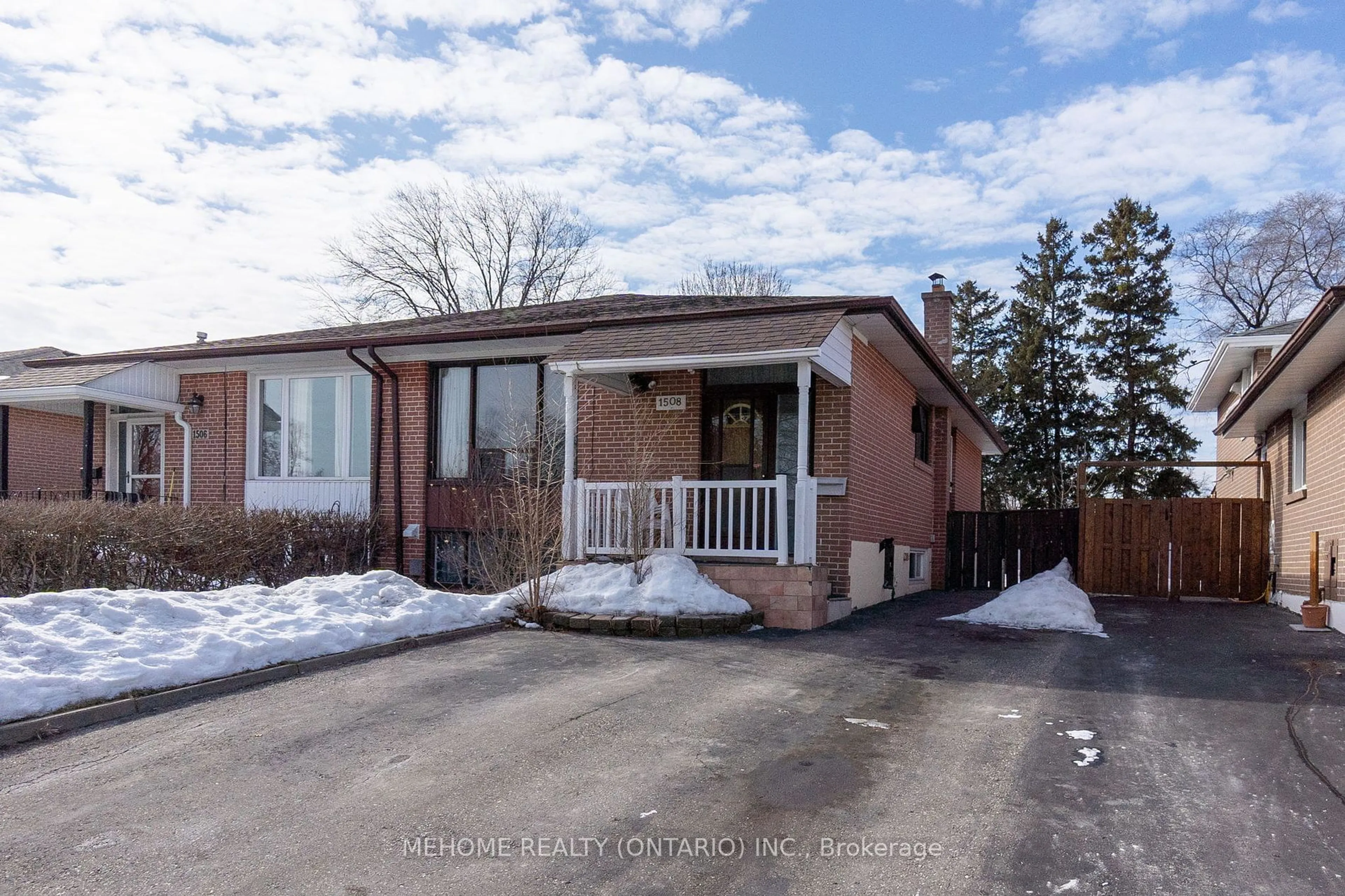 Home with brick exterior material, street for 1508 Sandgate Cres, Mississauga Ontario L5J 2E5