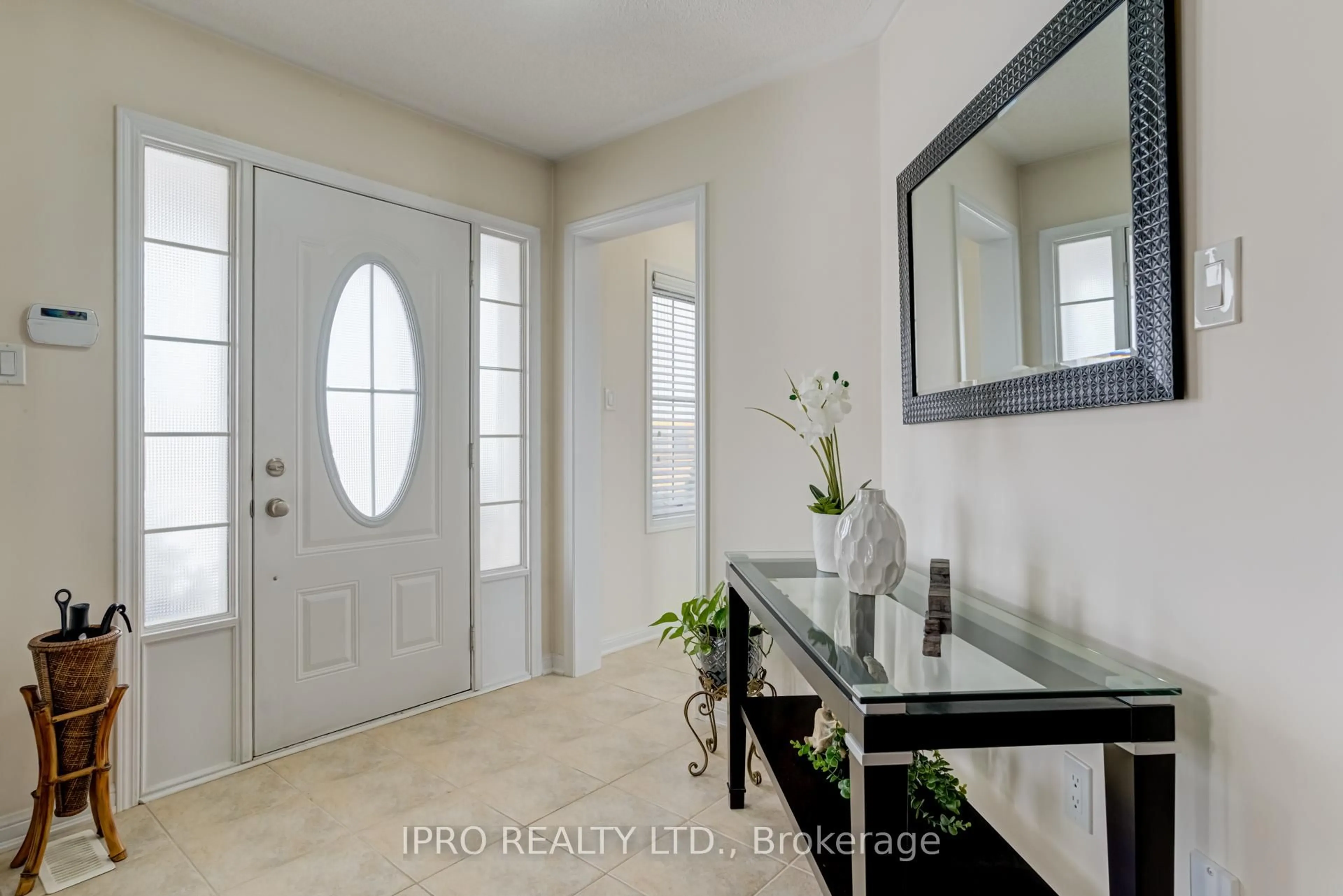 Indoor entryway for 96 Robert Parkinson Dr, Brampton Ontario L7A 0Z3