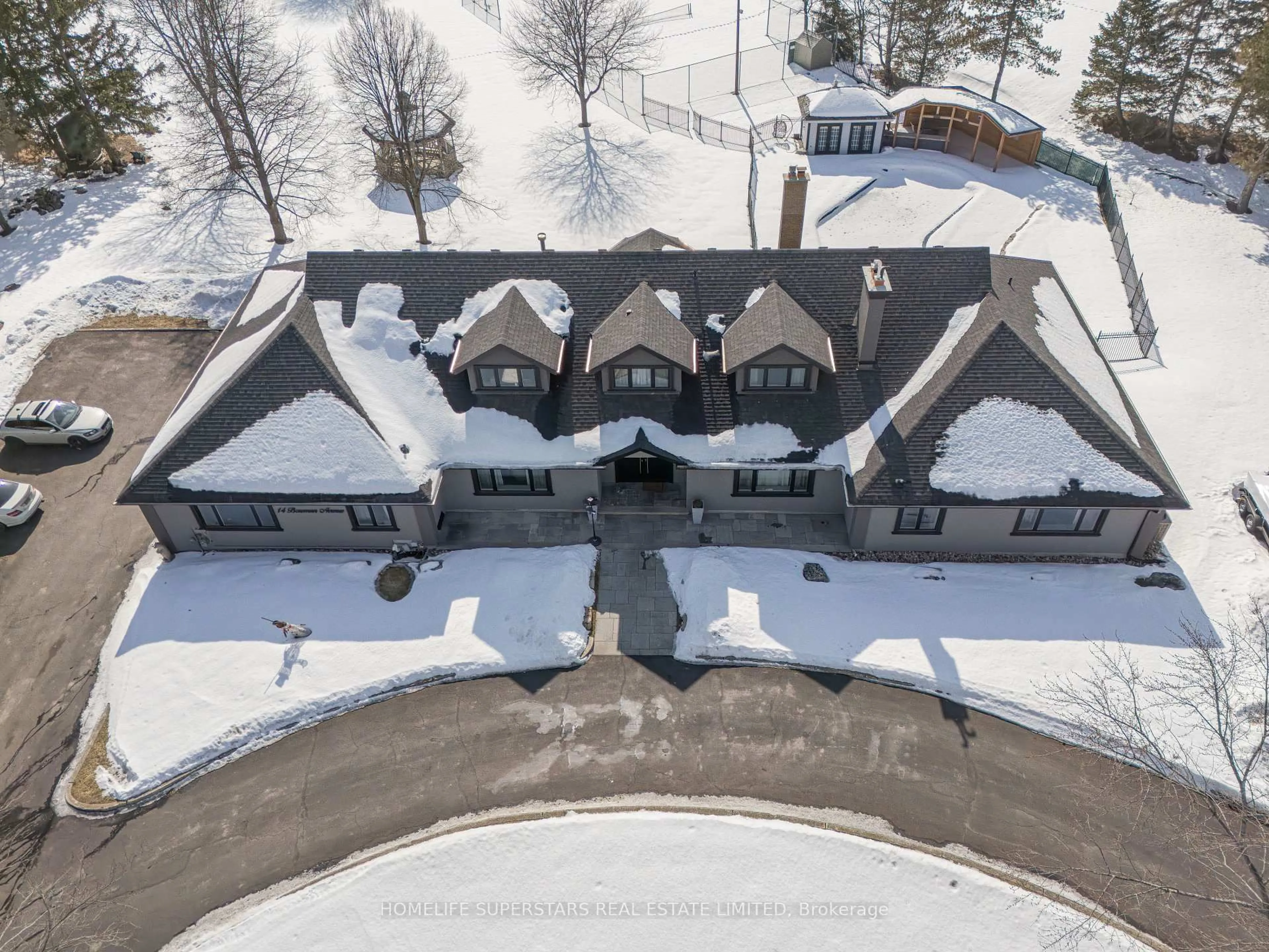 A pic from outside/outdoor area/front of a property/back of a property/a pic from drone, street for 14 Bowman Ave, Brampton Ontario L6P 0X5