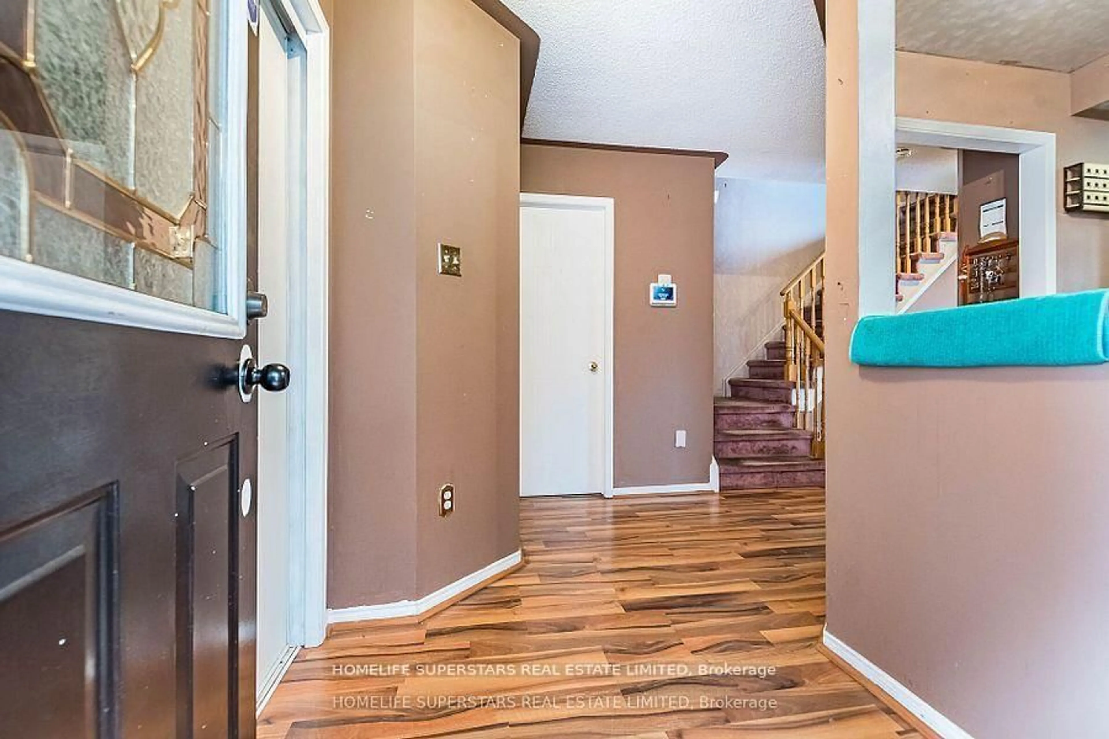 Indoor entryway for 5616 Cortina Cres, Mississauga Ontario L4Z 3R3