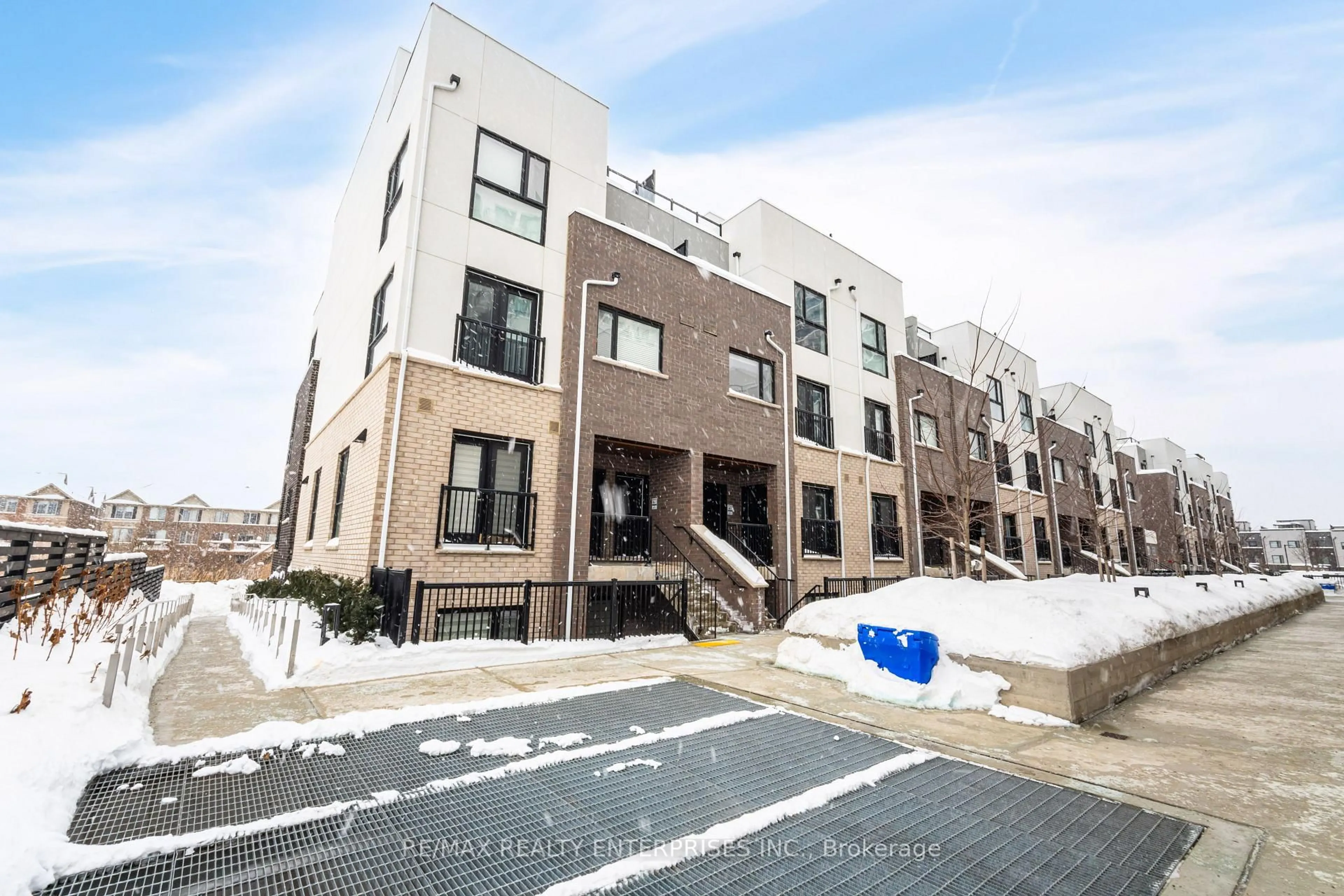 A pic from outside/outdoor area/front of a property/back of a property/a pic from drone, street for 349 Wheat Boom Dr #305, Oakville Ontario L6H 7X5