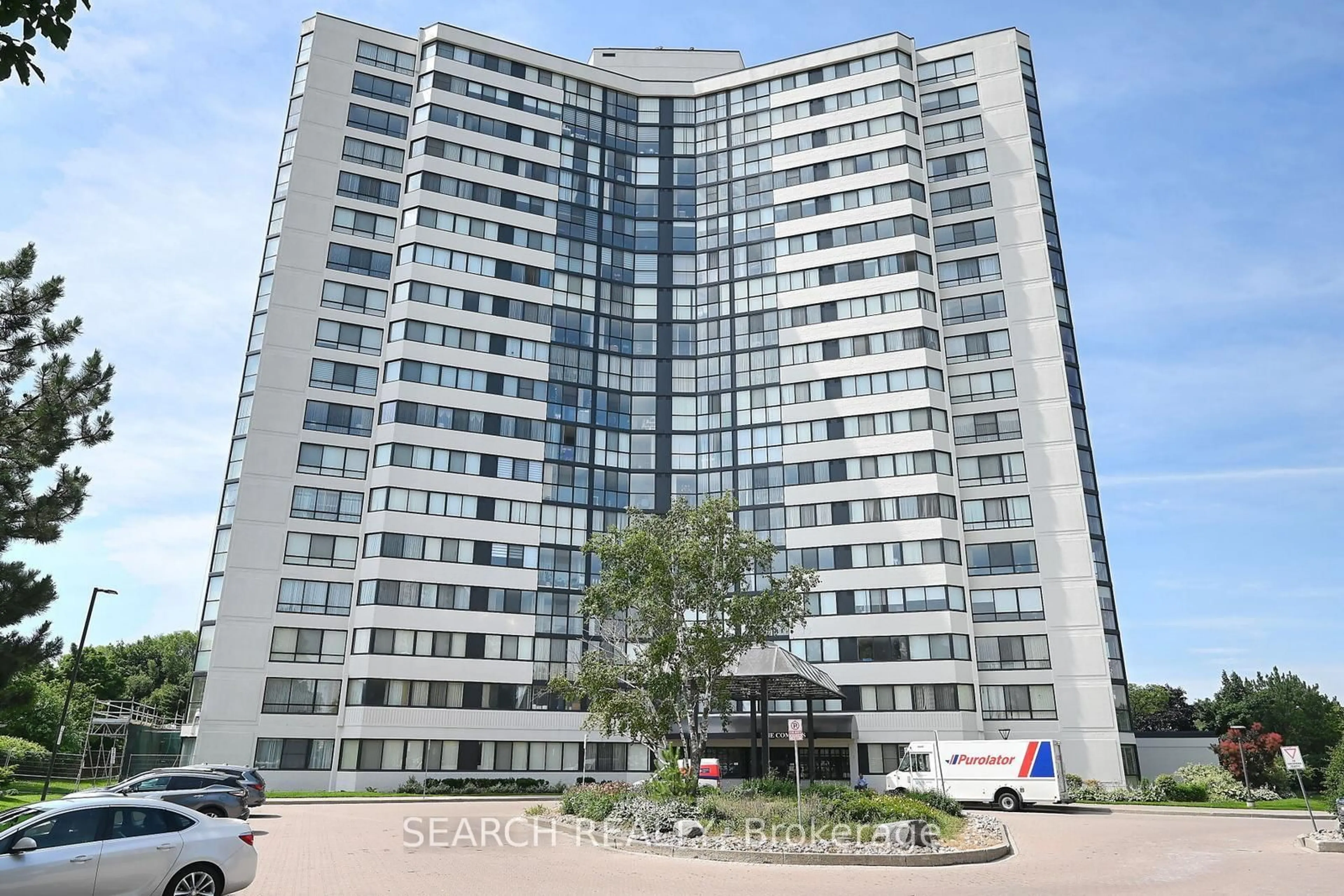 Indoor foyer for 1360 Rathburn Rd #906, Mississauga Ontario L4W 4H4